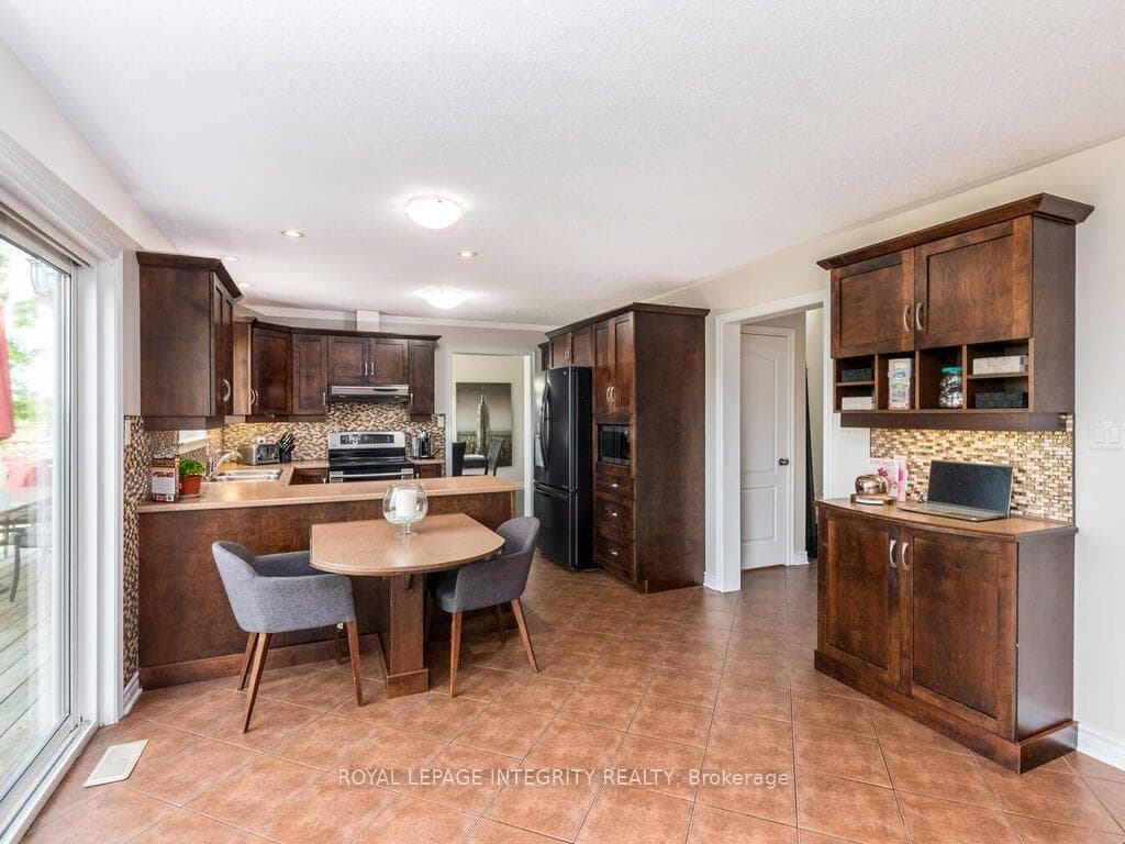 111 Comba Drive photo 10