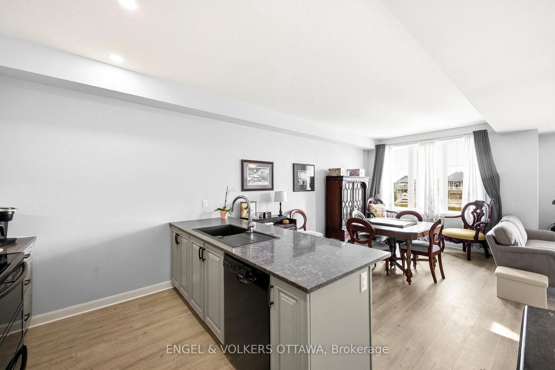 219 Liebe Terrace photo 8