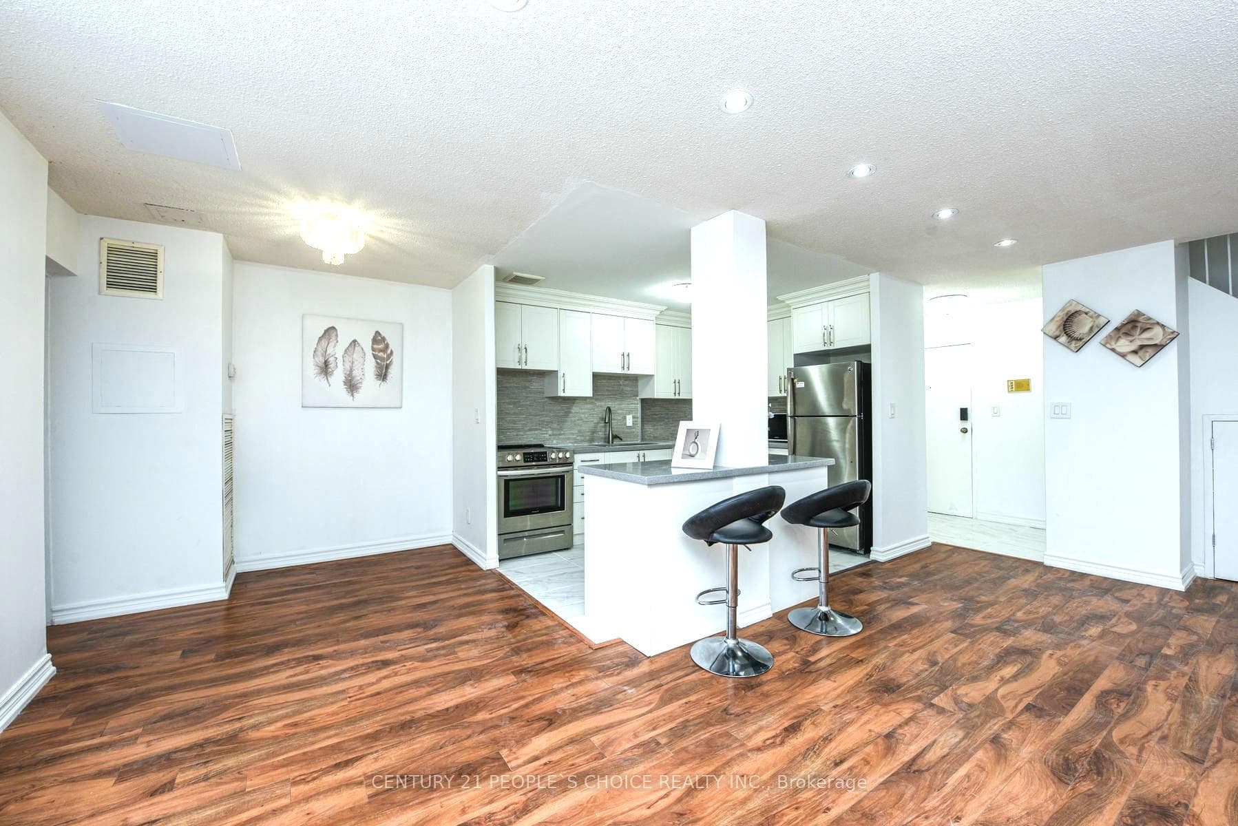 3025 The Credit Woodlands N/A Unit 409 photo 9