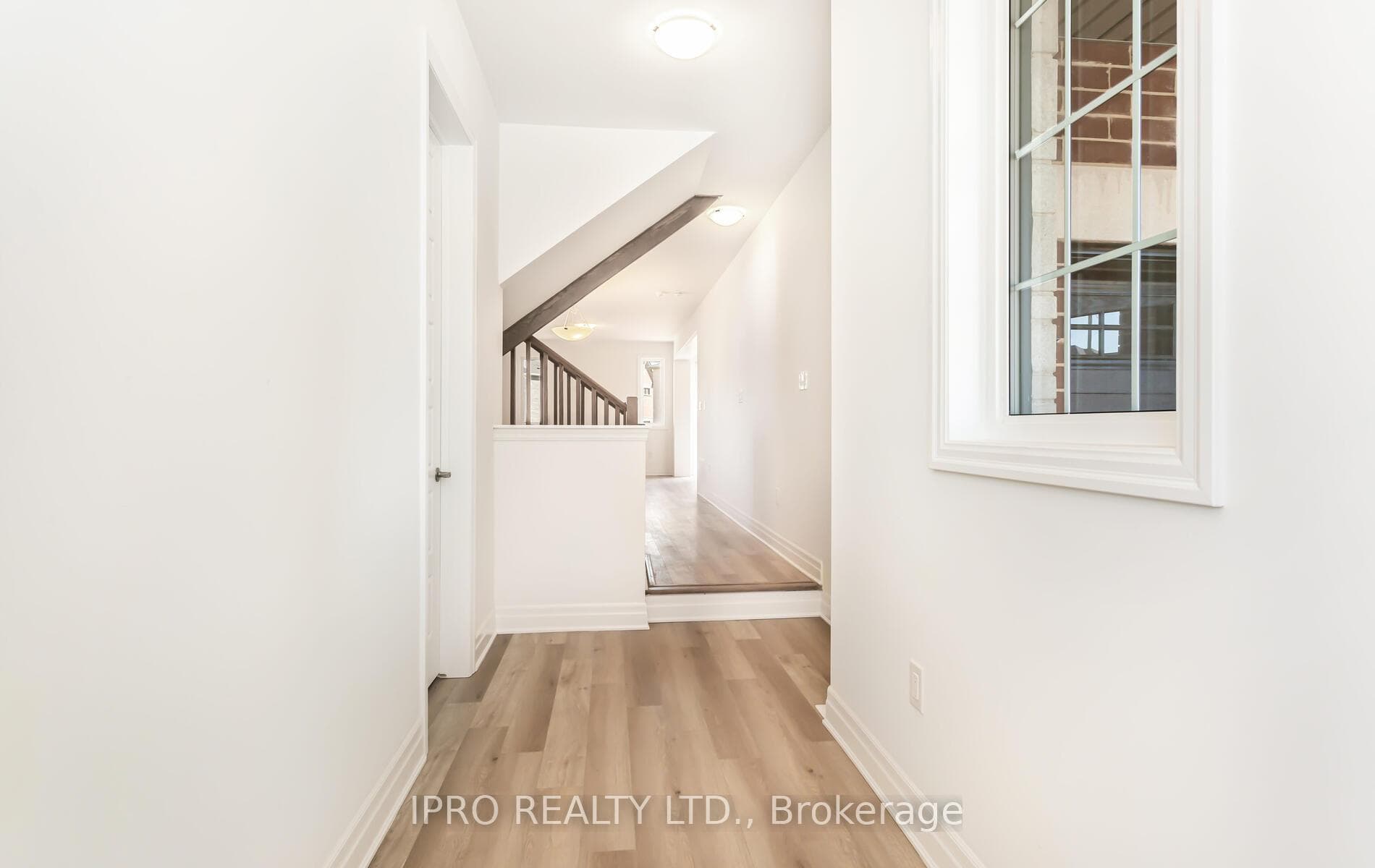 1796 Thames Circle photo 5