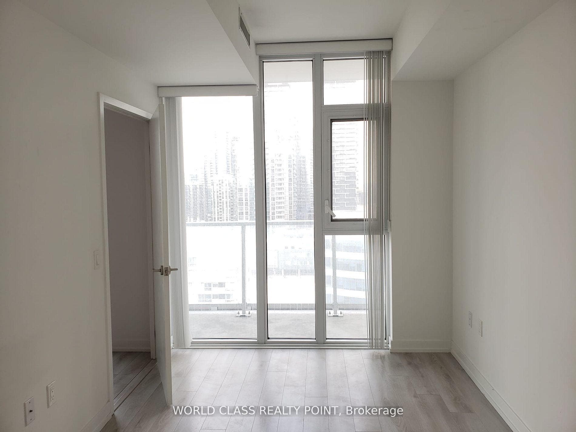 33 Helendale Avenue Unit 1404 photo 3