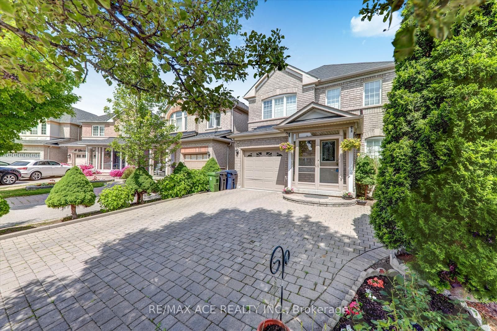 7 Glacier Crescent photo 5