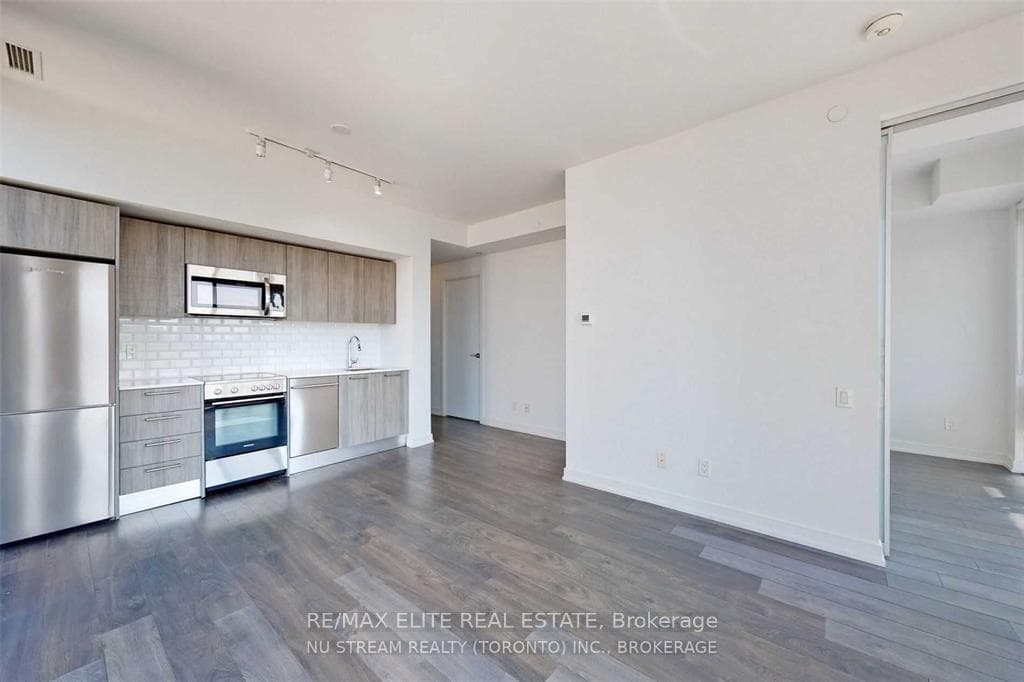 28 Wellesley Street Unit 2402 photo 8