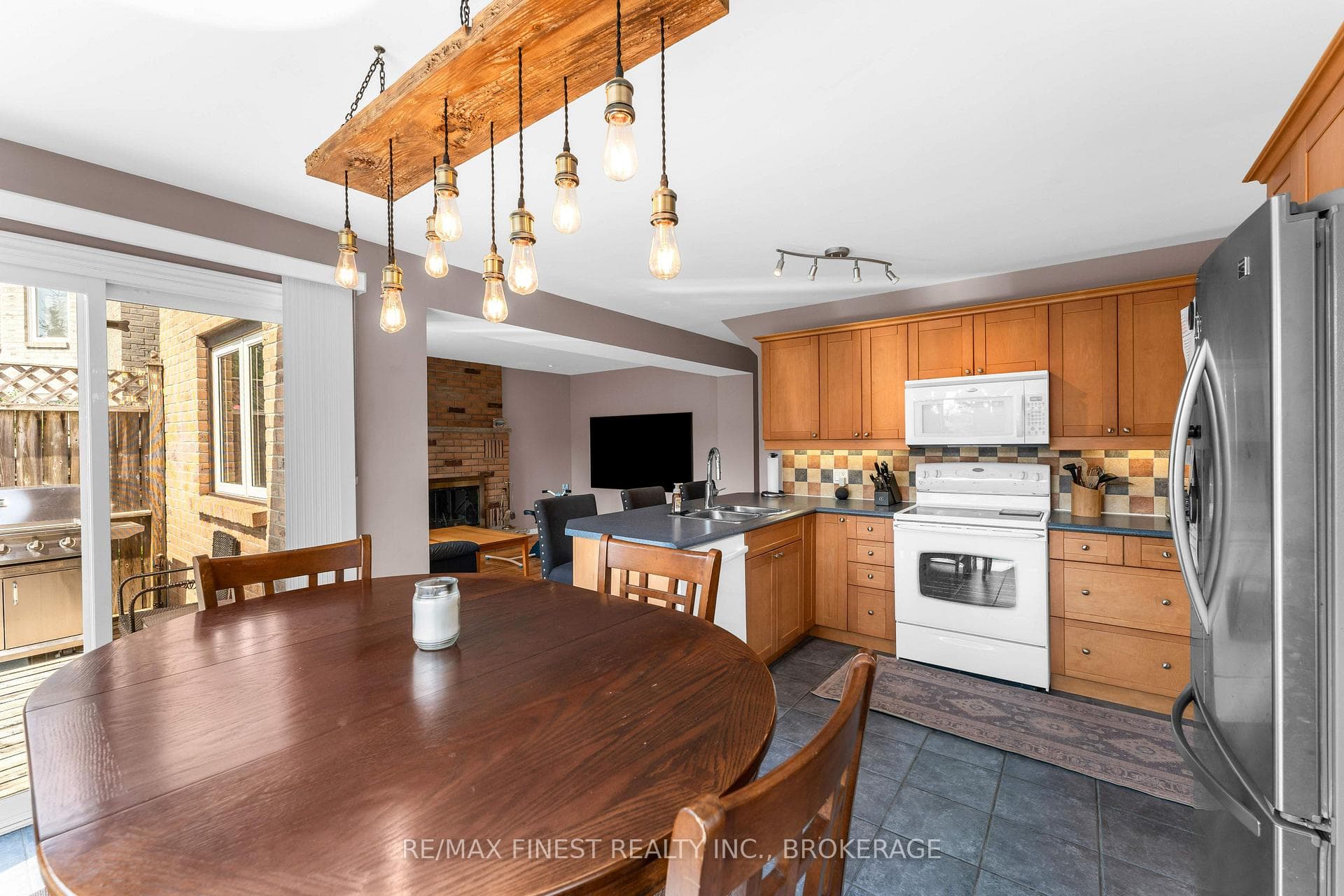 943 Newhall Drive photo 18