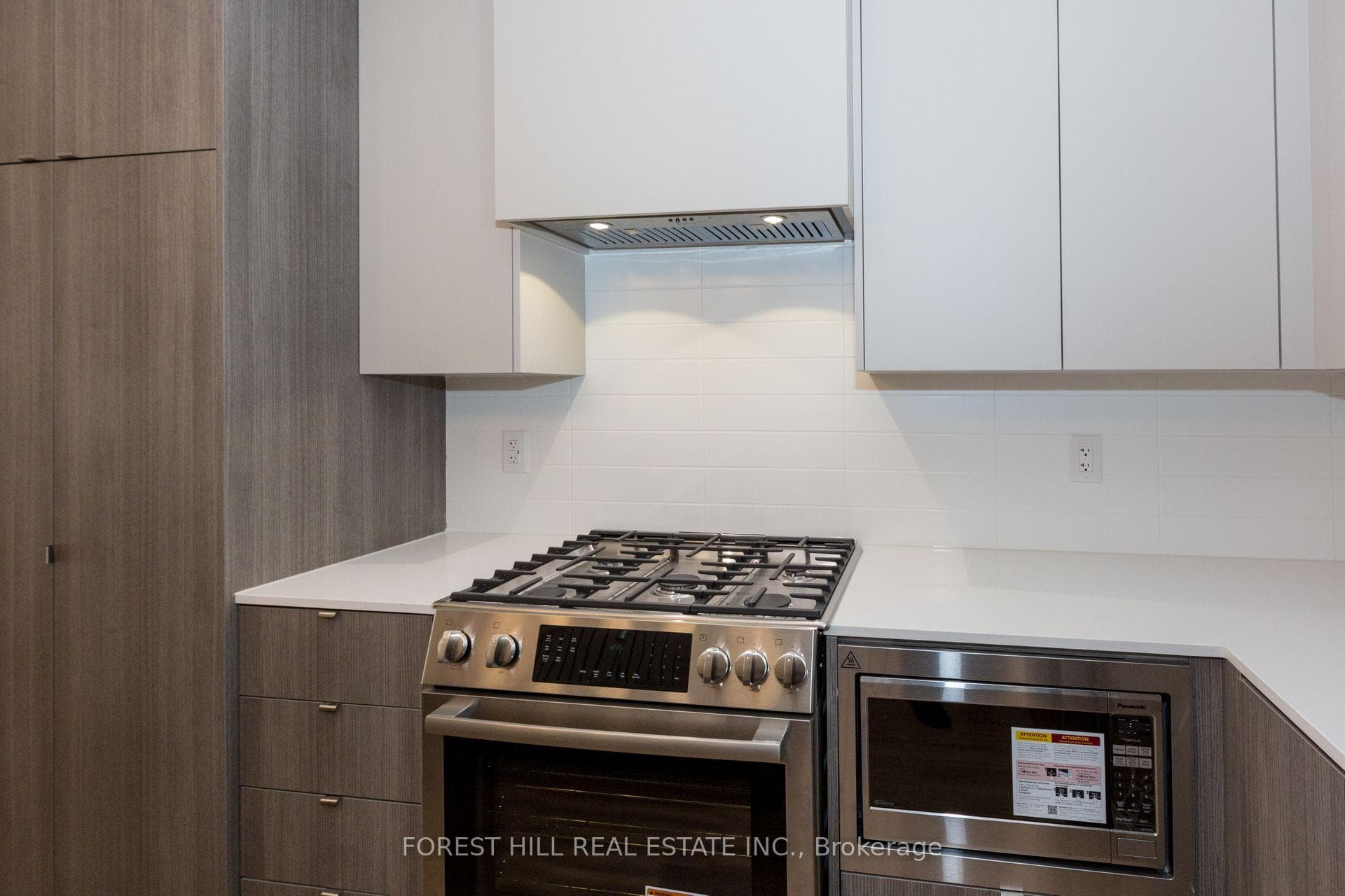 138 Alton Crescent photo 5