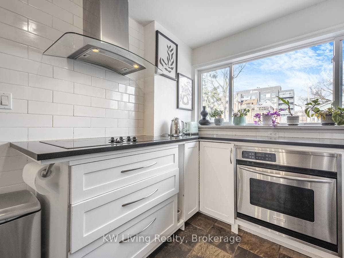 155 Woodbine Avenue Unit 7 photo 13