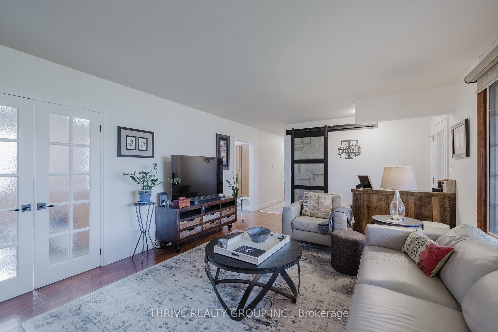 112 Downing Crescent photo 6