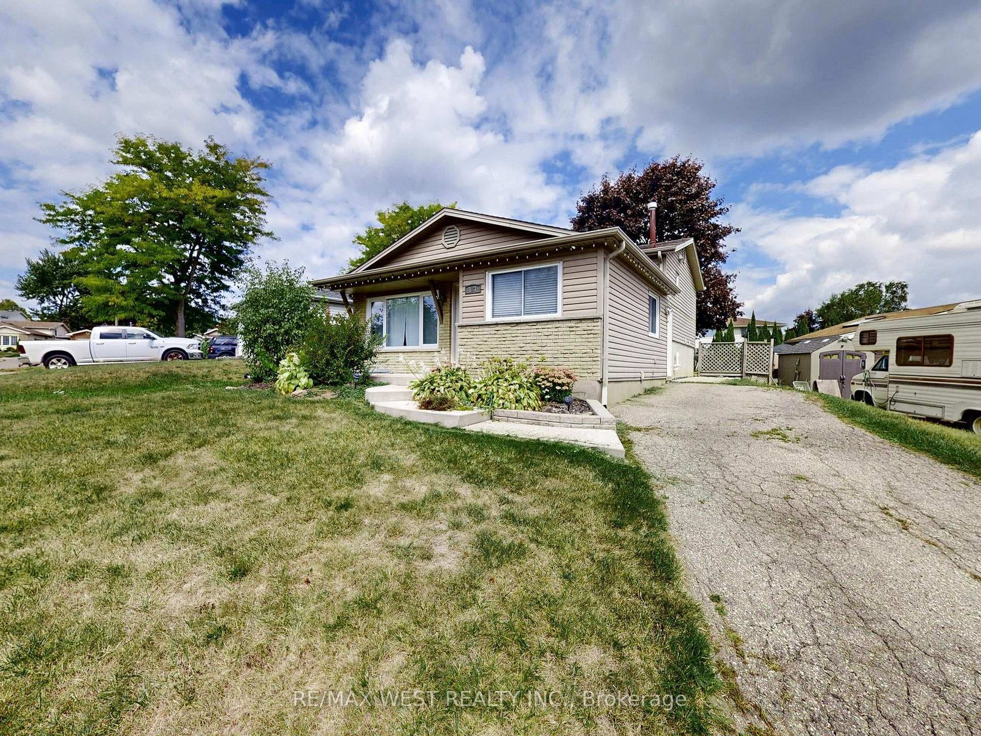 187 Broken Oak Crescent photo 7