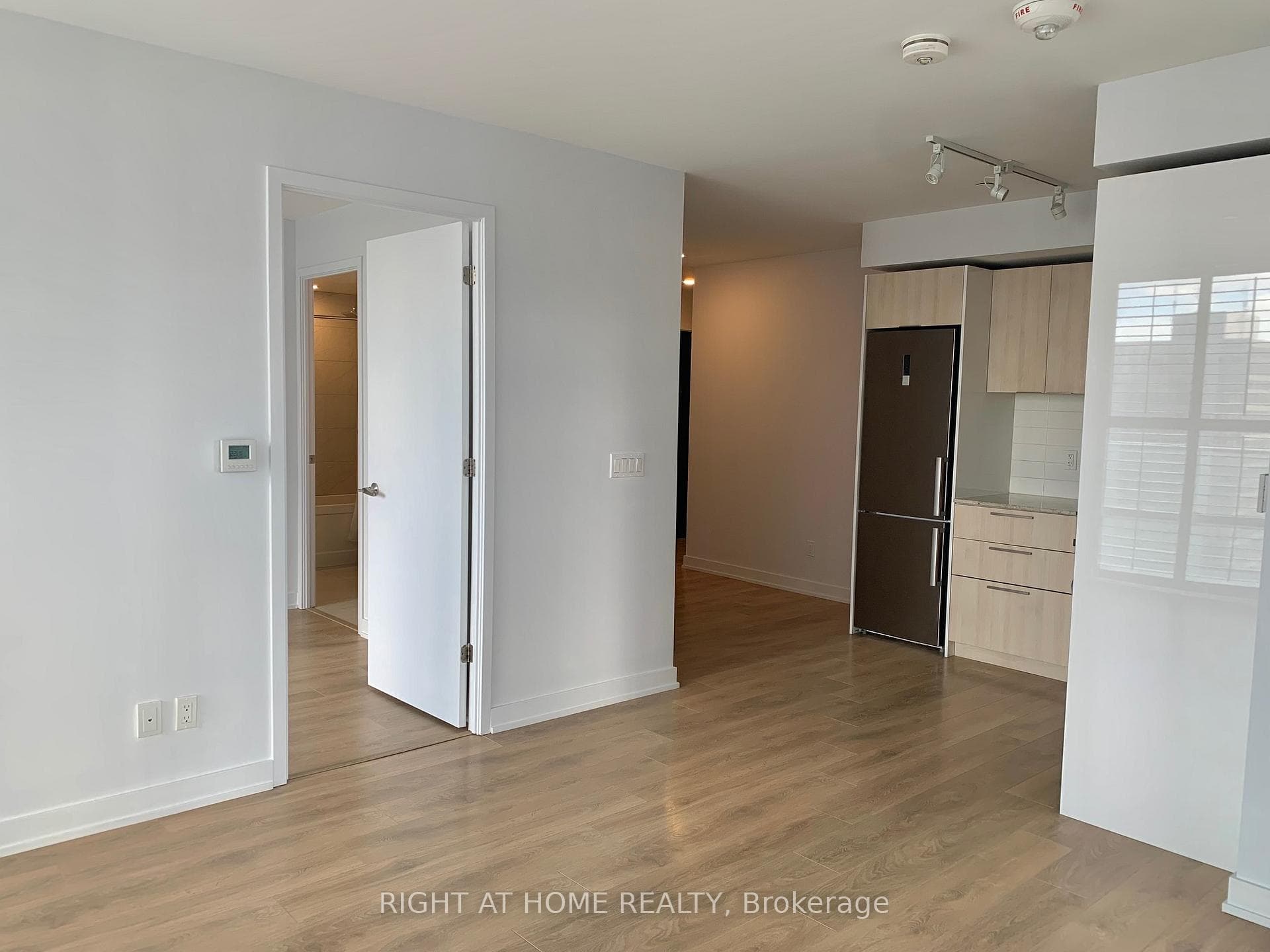501 Yonge Street Unit 2712 photo 4