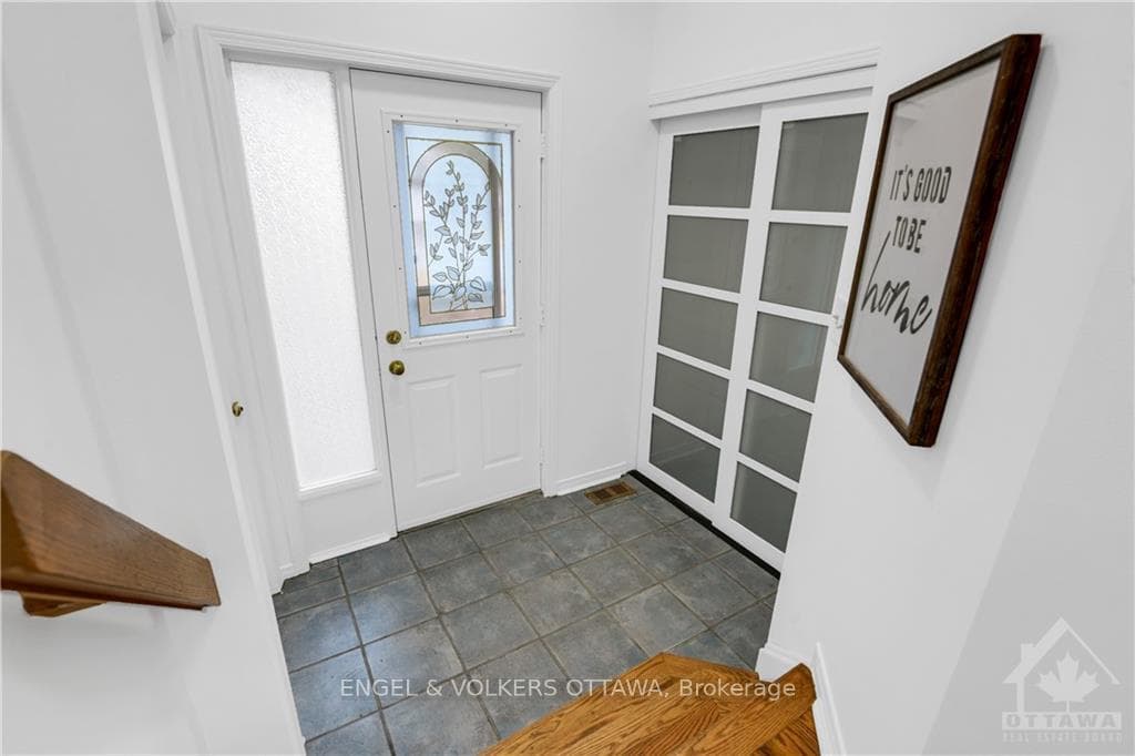 1551 BRIARFIELD Crescent photo 3