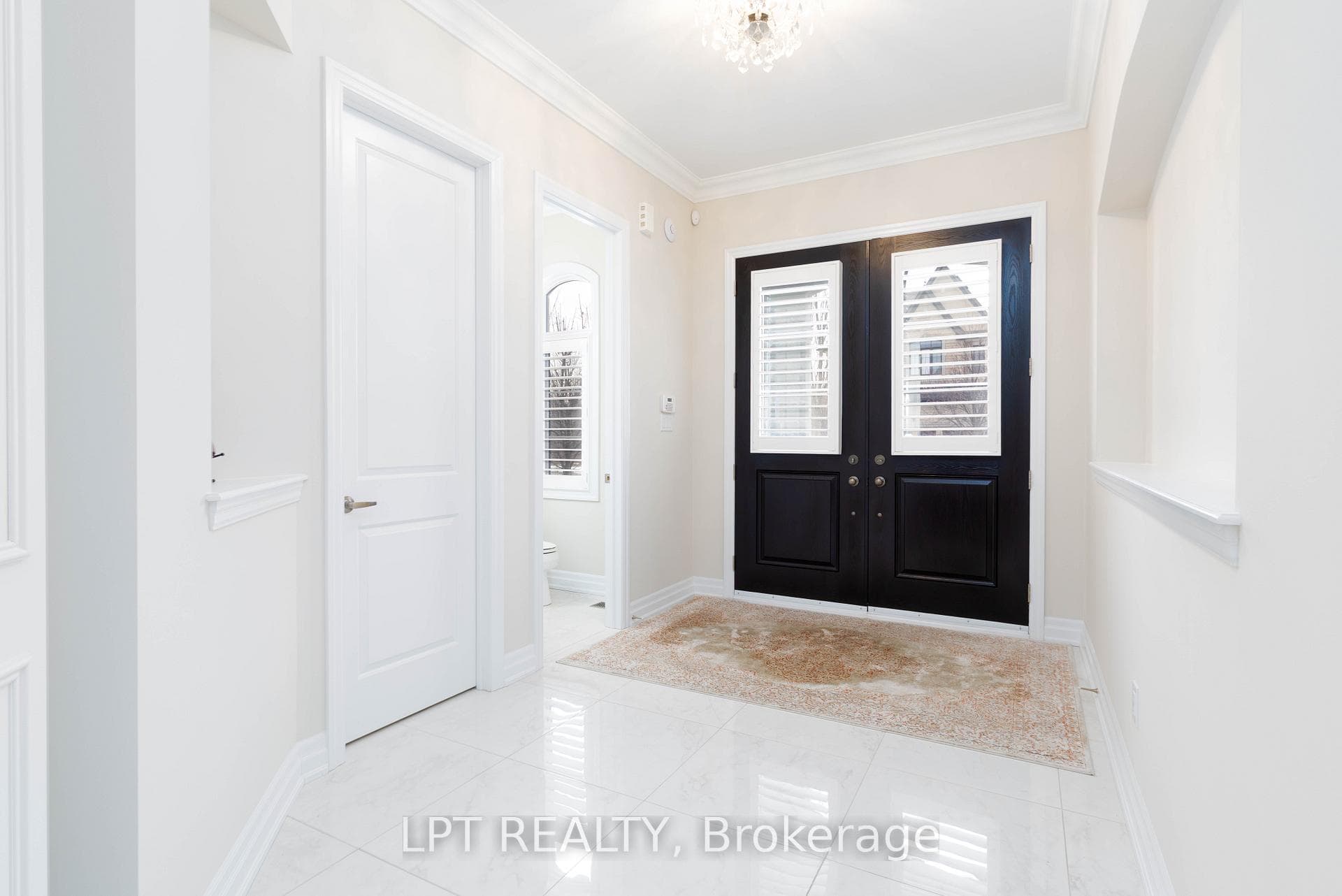 113 Burns Boulevard photo 4