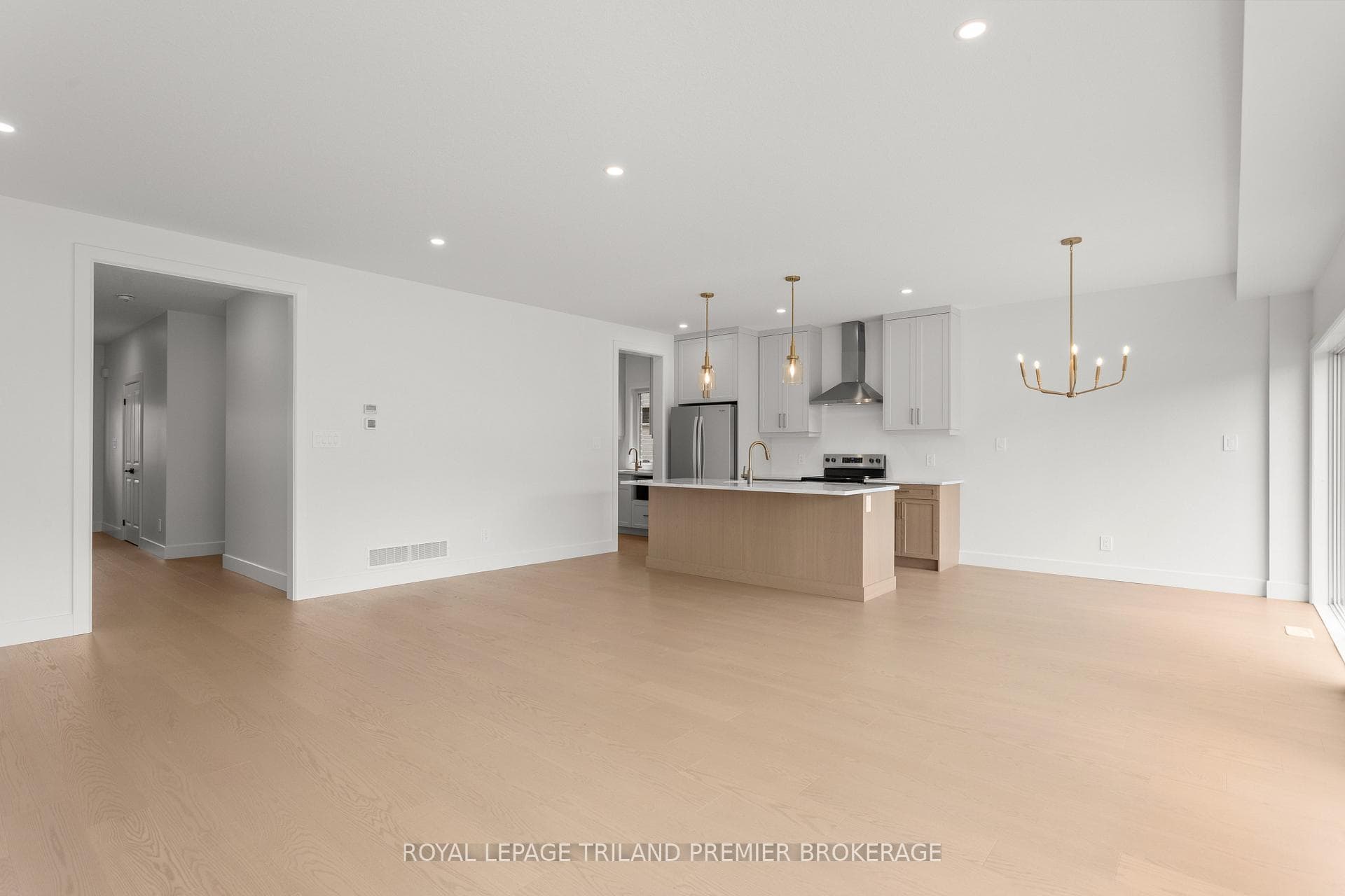 262 HESSELMAN Crescent photo 8