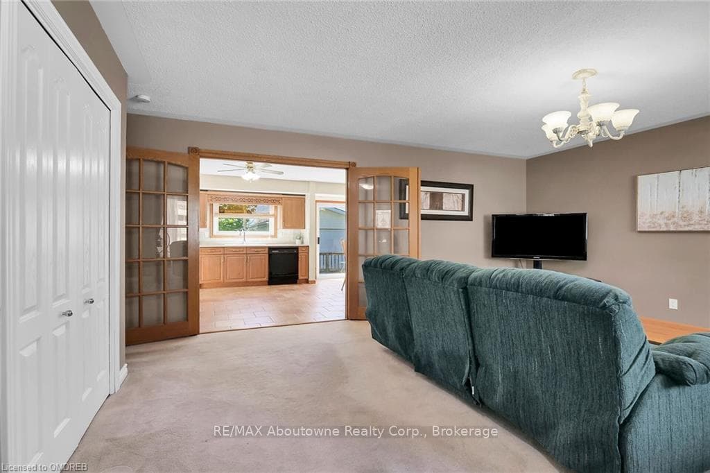 175 BANBURY Drive photo 8