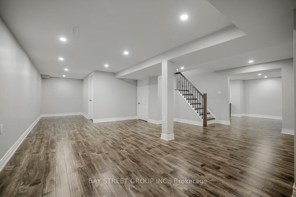 220 Larkin Avenue photo 33