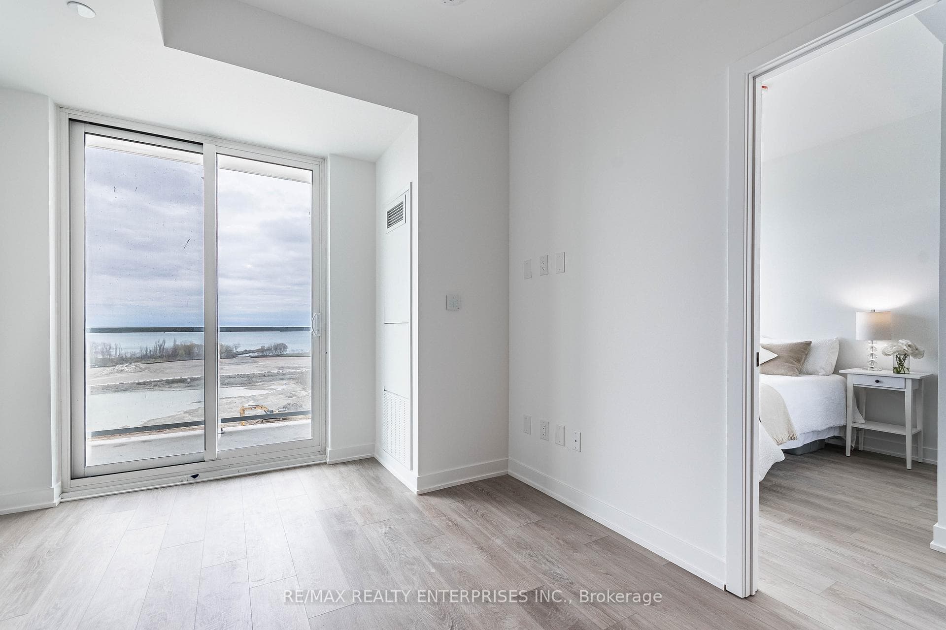 220 Missinnihe Way Unit 910 photo 16