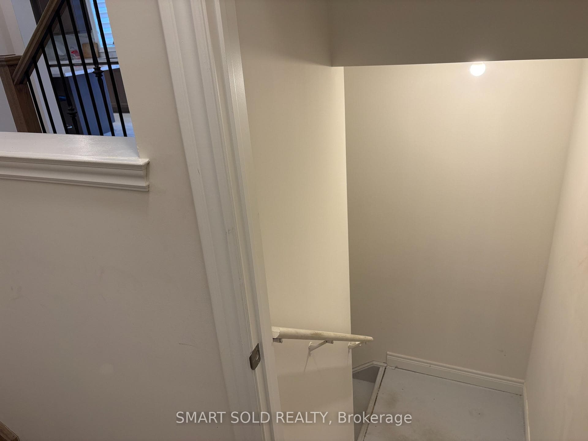 379 Seaview Heights photo 19