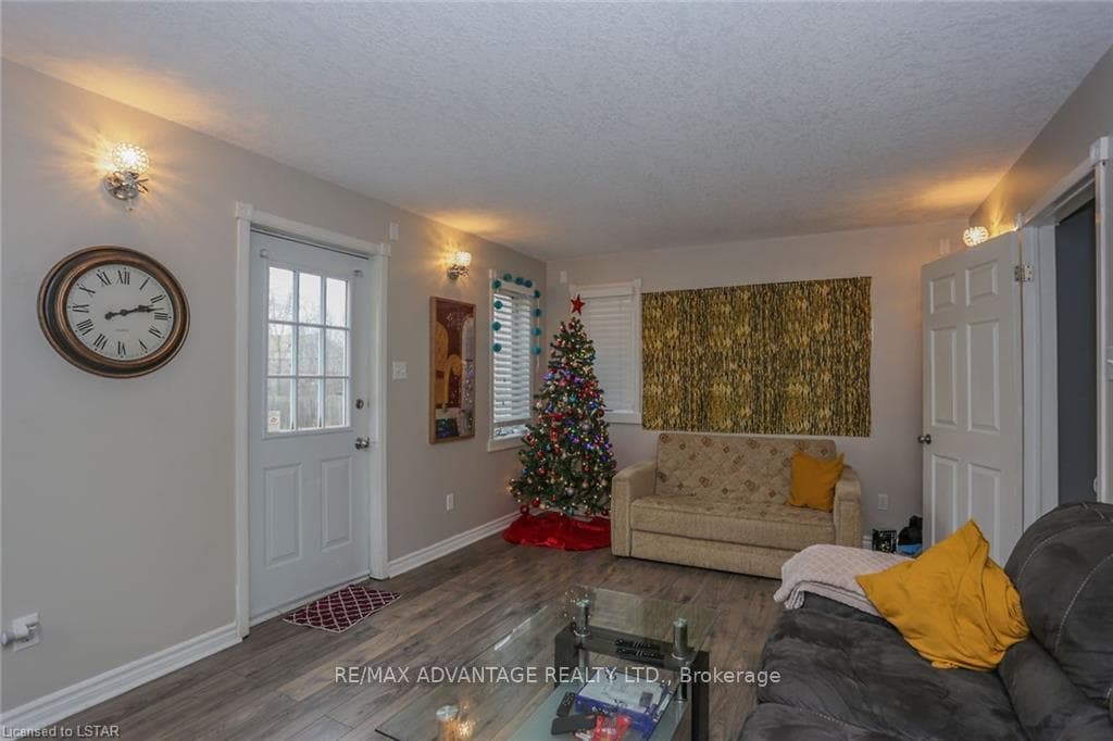 17 Sterling Street Unit Upper photo 10