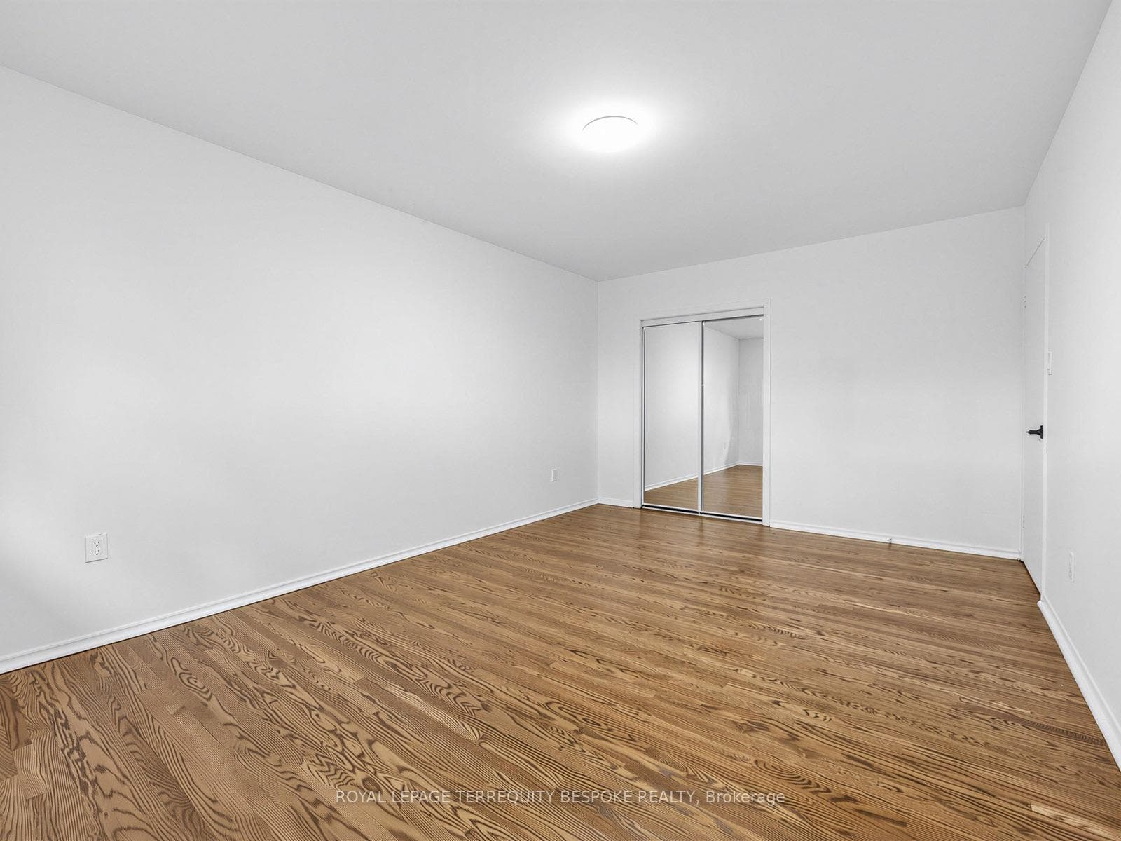 9 Midcroft Drive photo 23