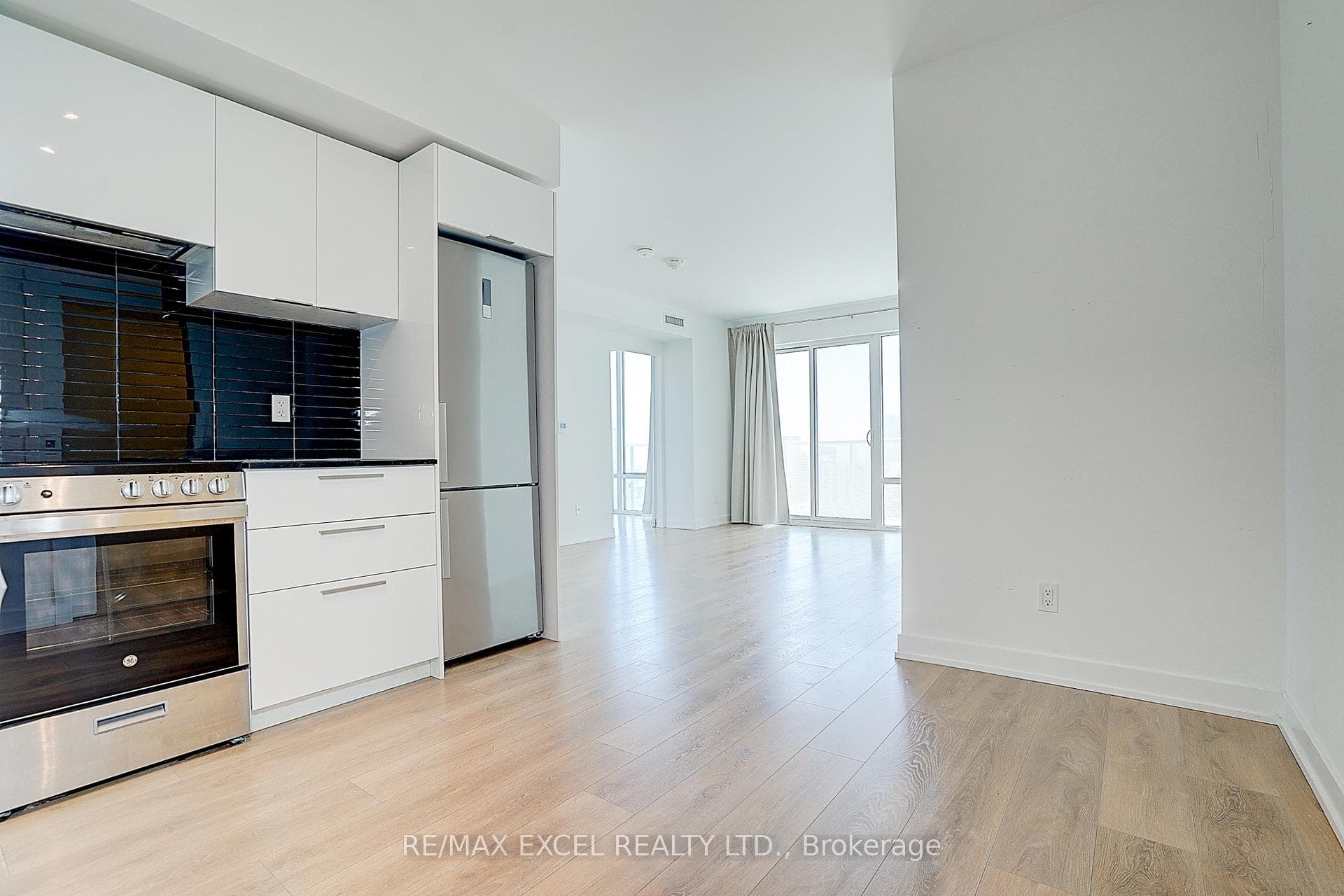 501 Yonge Street Unit 3509 photo 9