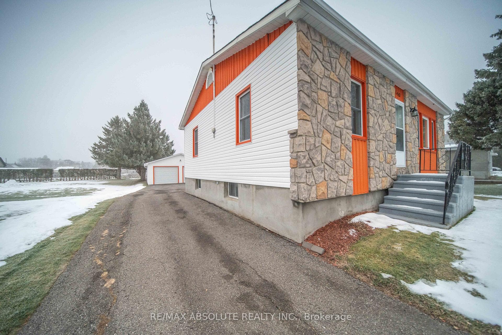 140 Ottawa Street photo 2