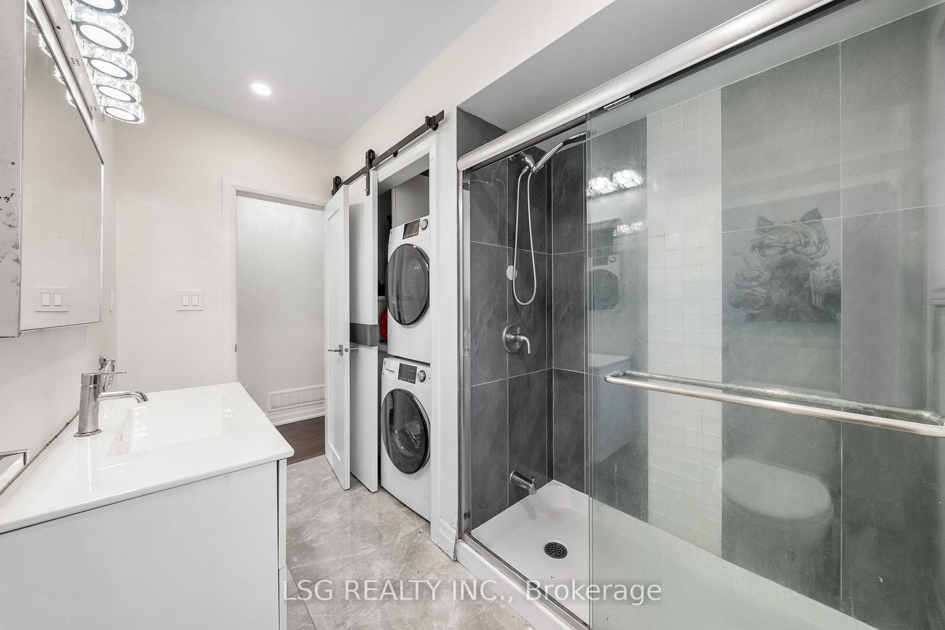 23 Sussex Avenue photo 23