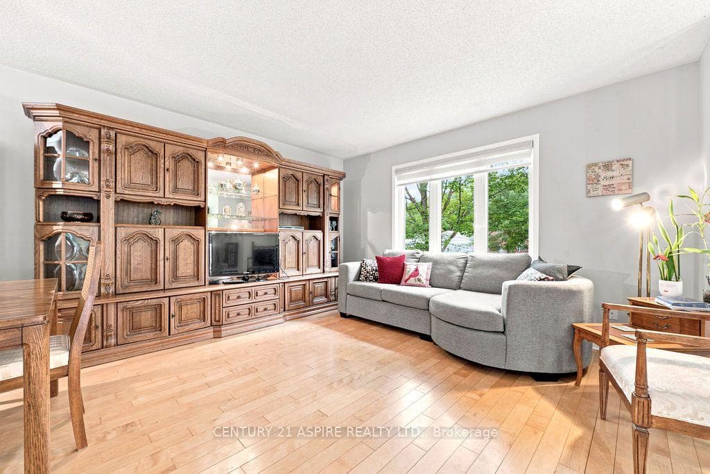 23 Cardinal Crescent photo 6