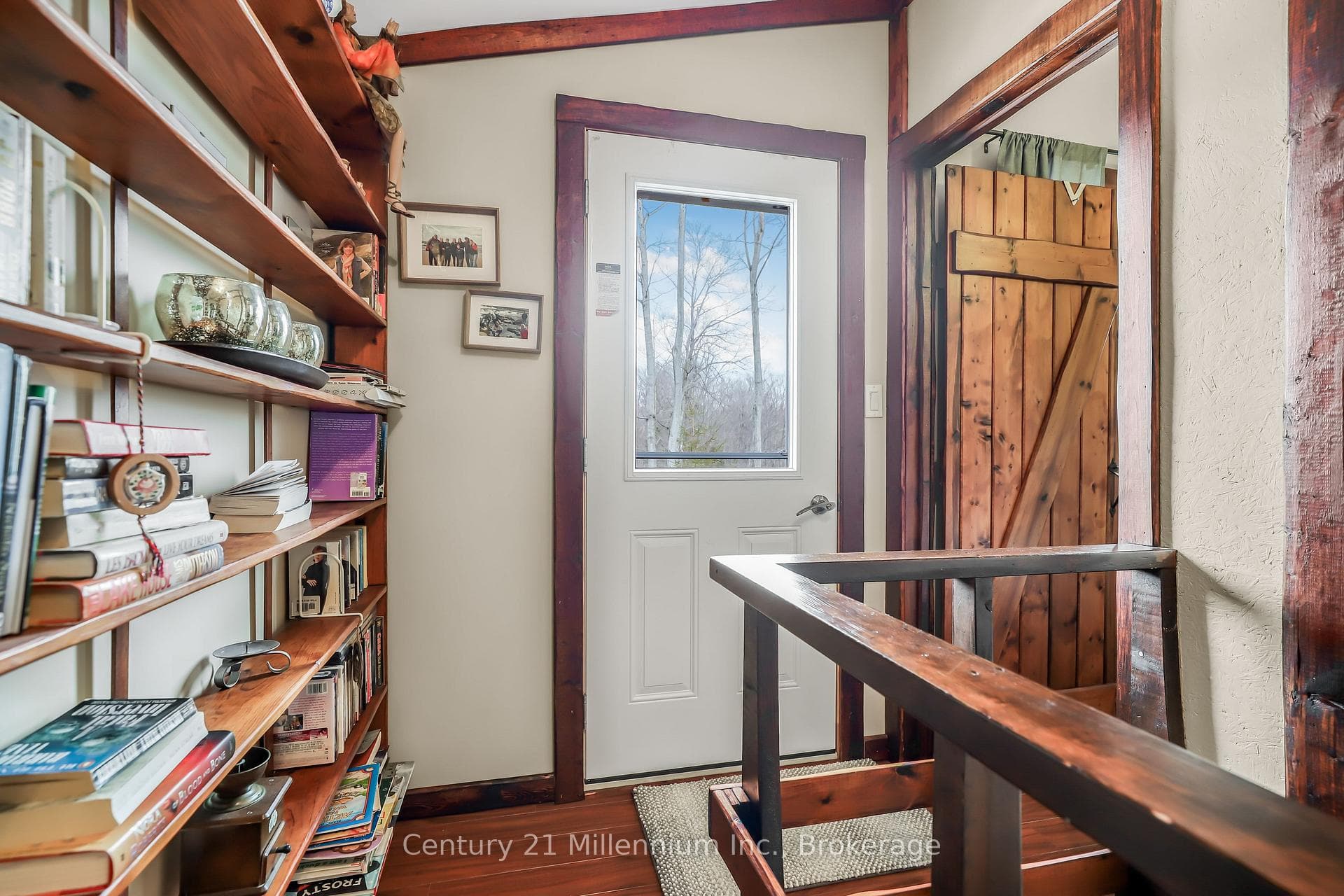 446 Manley Crescent photo 24
