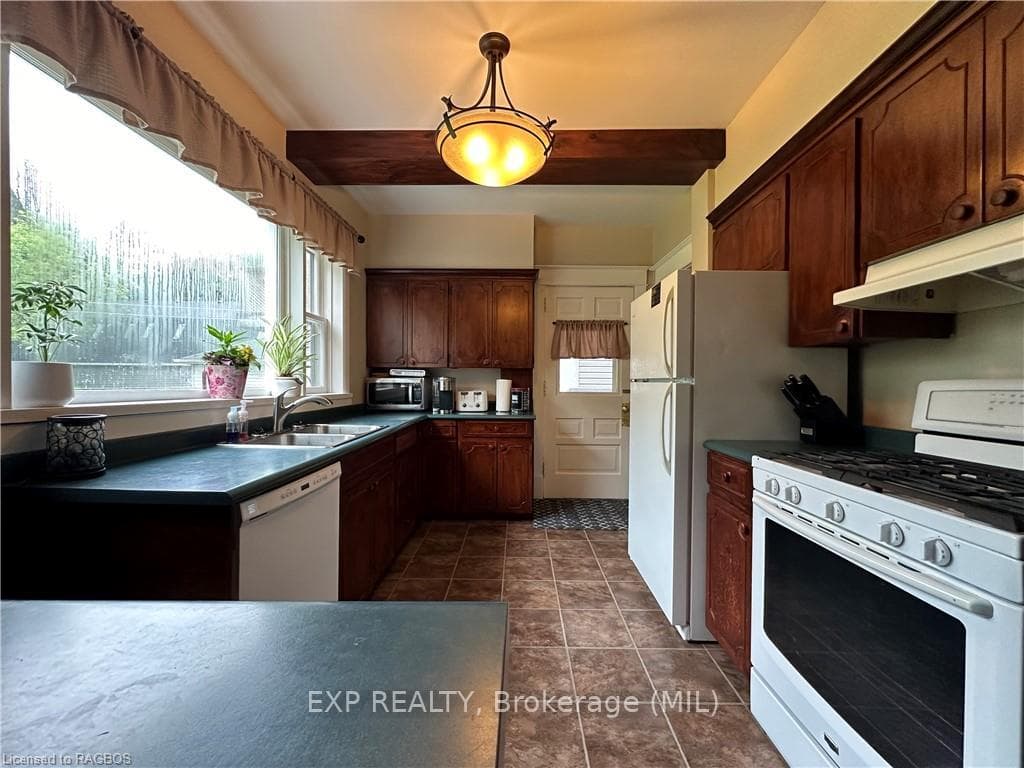 295 9TH Street photo 9