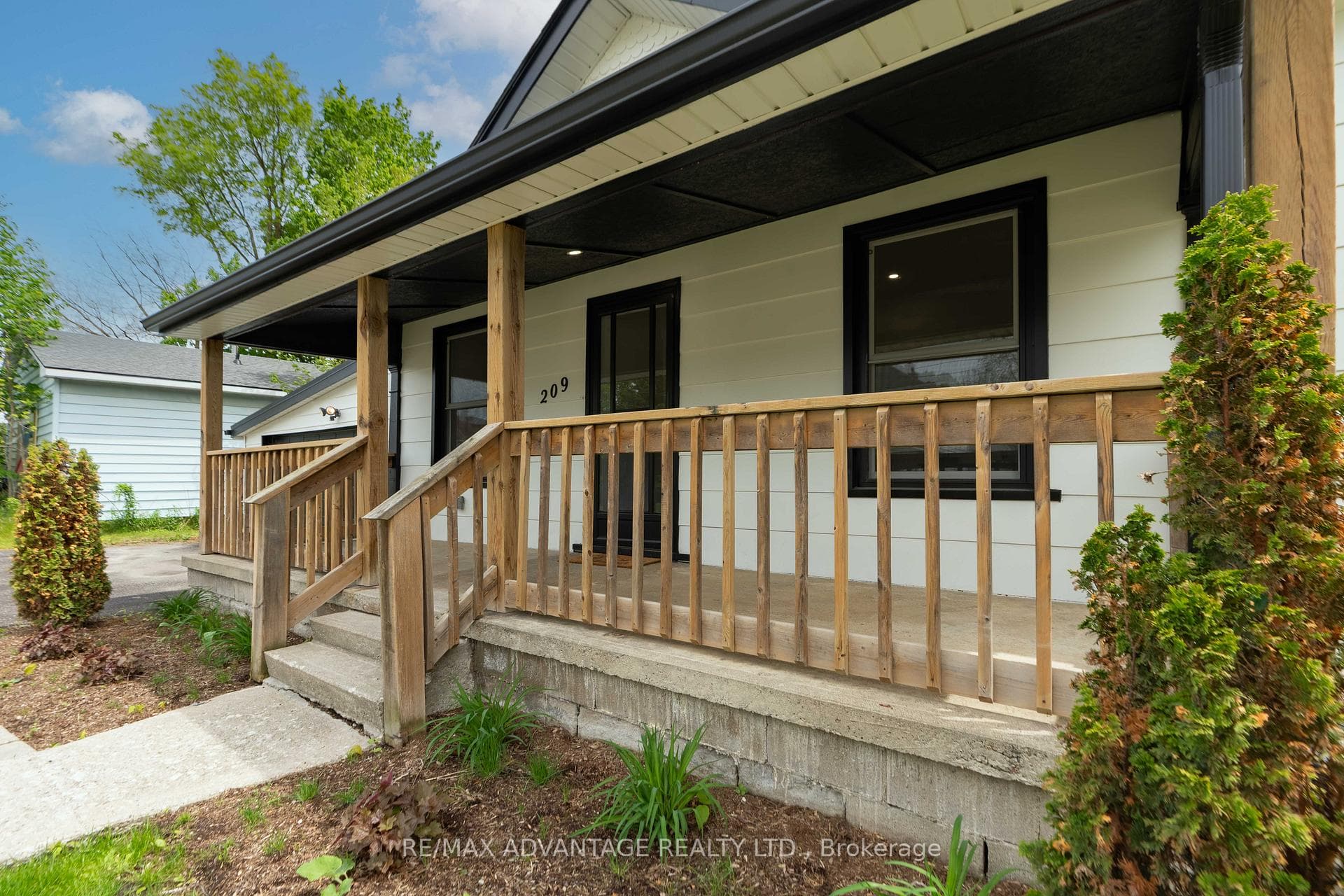 209 Victoria Street photo 3