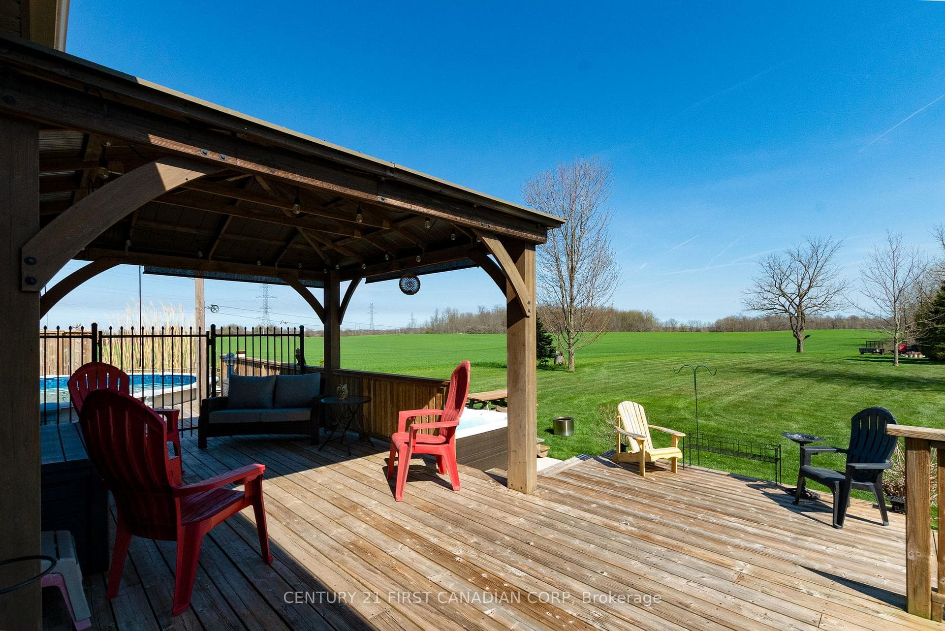 653 Peter Street photo 37
