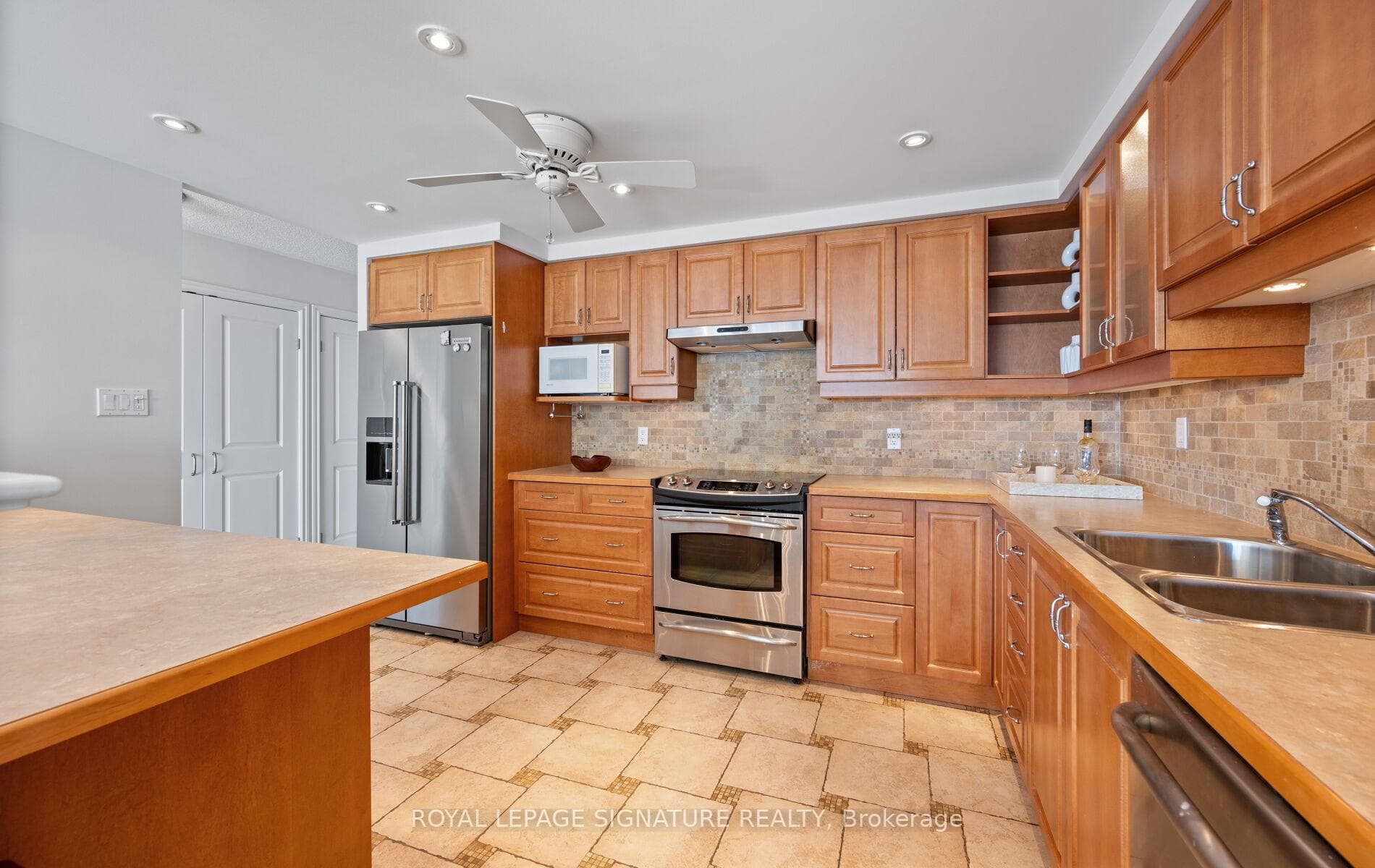 Lots and lots of cupboards