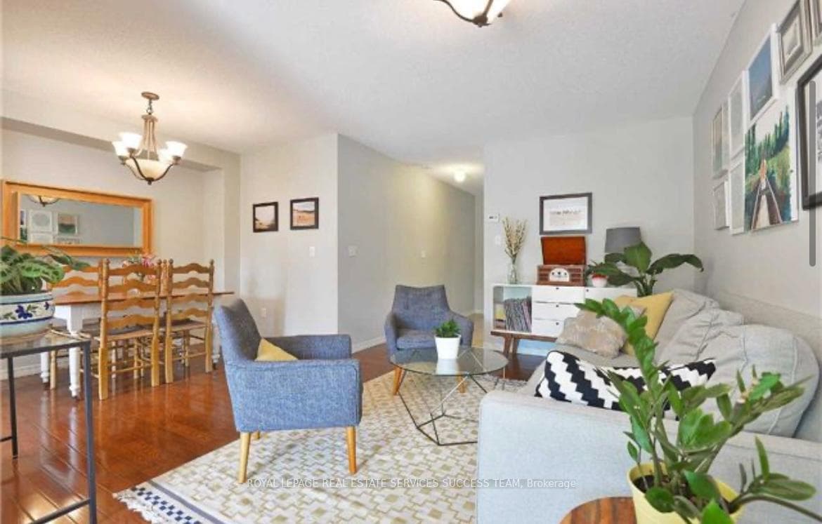 348 Bussel Crescent photo 5