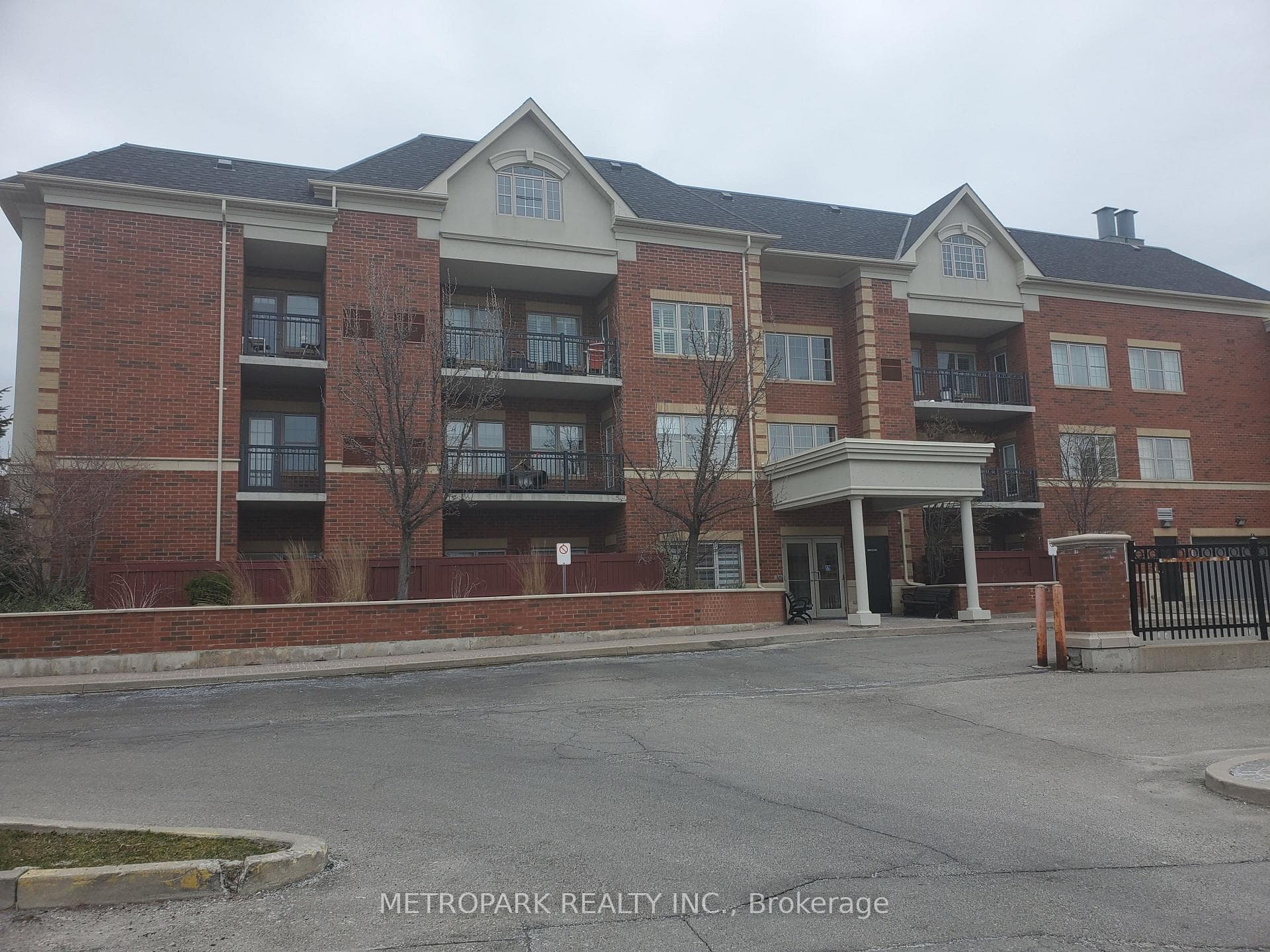 9973 Keele Street Unit 101 photo 1