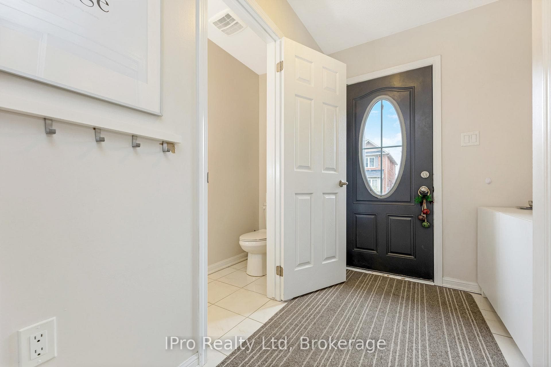 241 Slingsby Landing photo 6