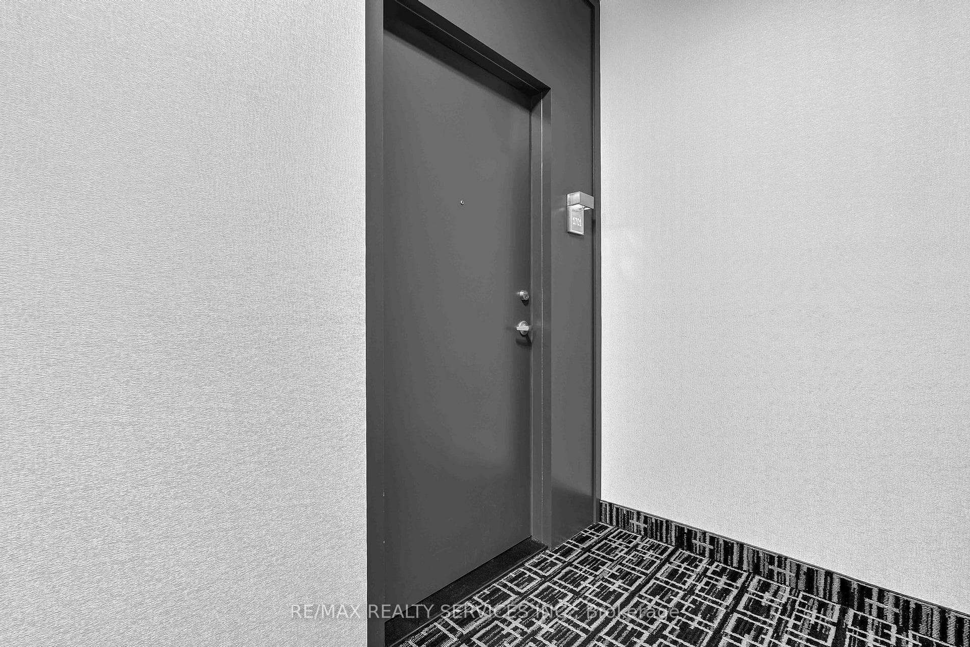 223 Webb Drive Unit 1701 photo 5