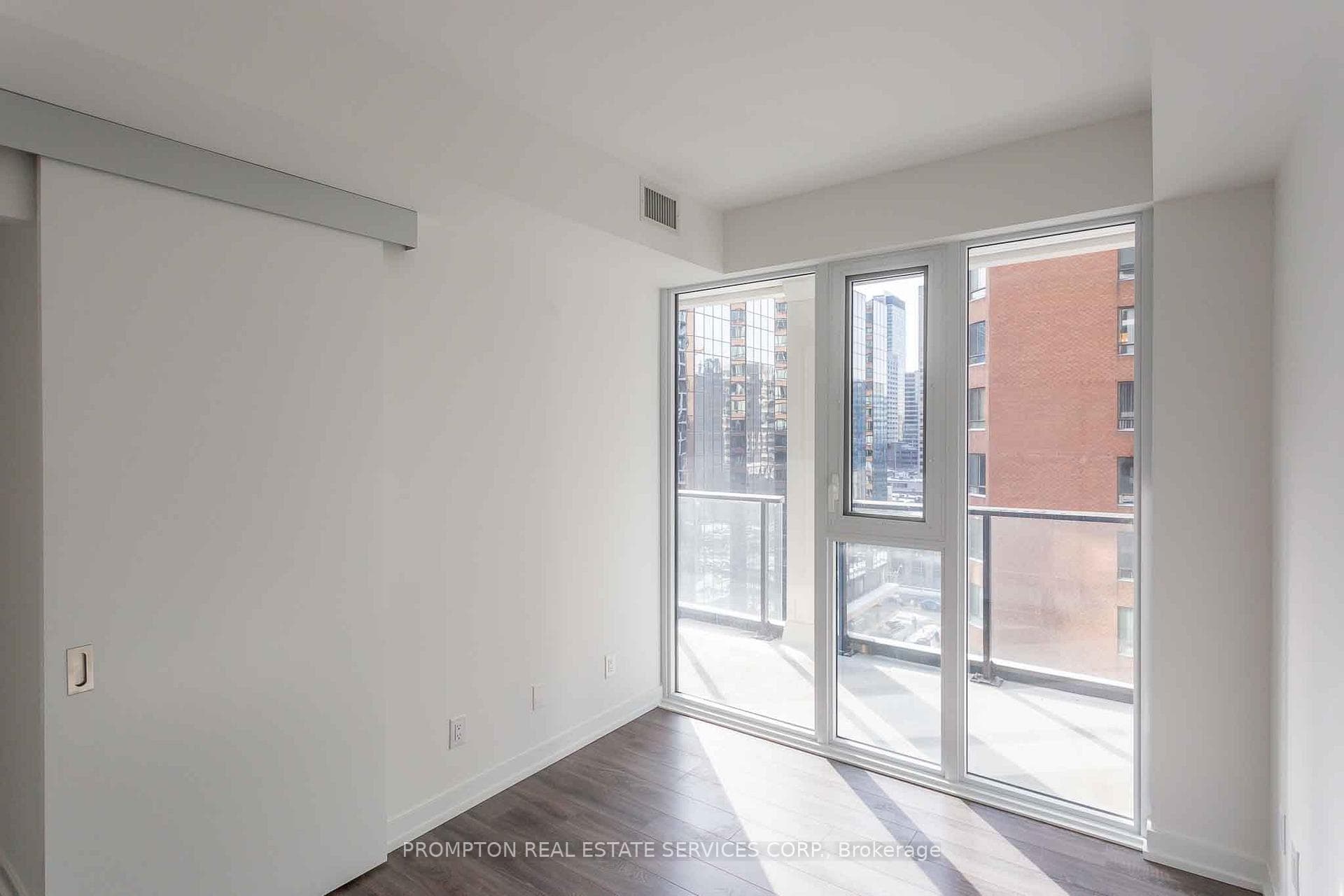 20 Edward Street Unit 811 photo 6