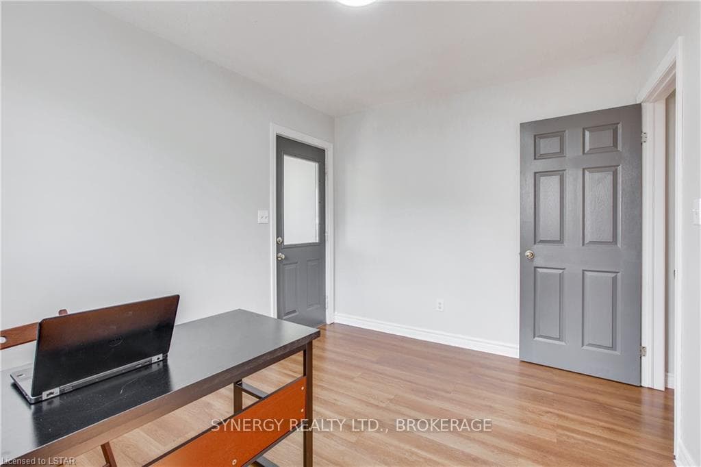 252 QUEEN Street photo 22