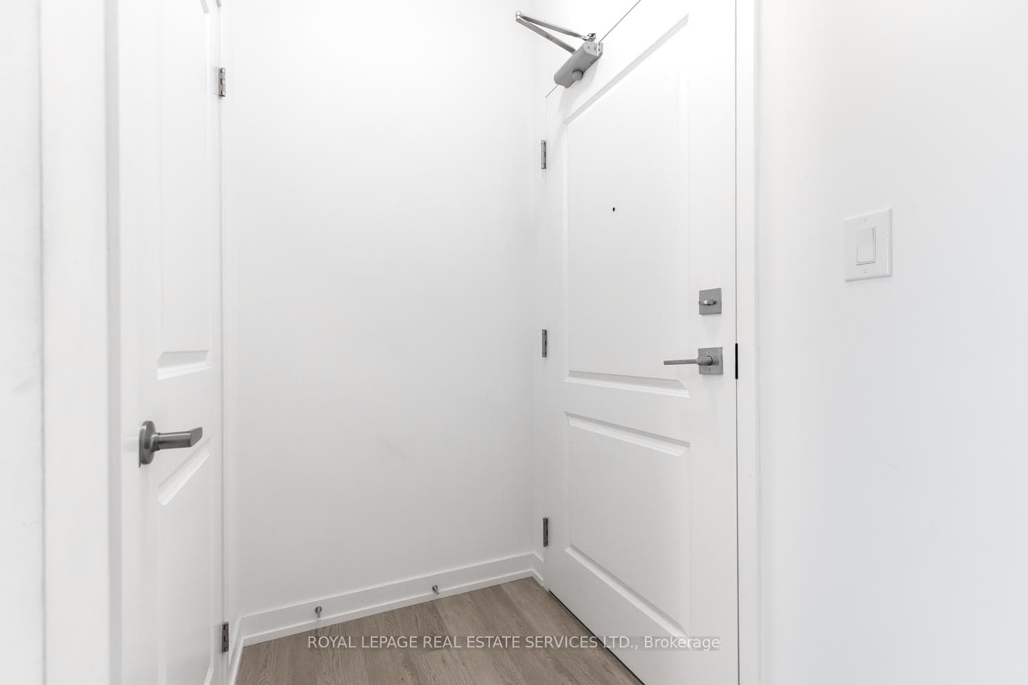 460 Dundas Street Unit 519 photo 5