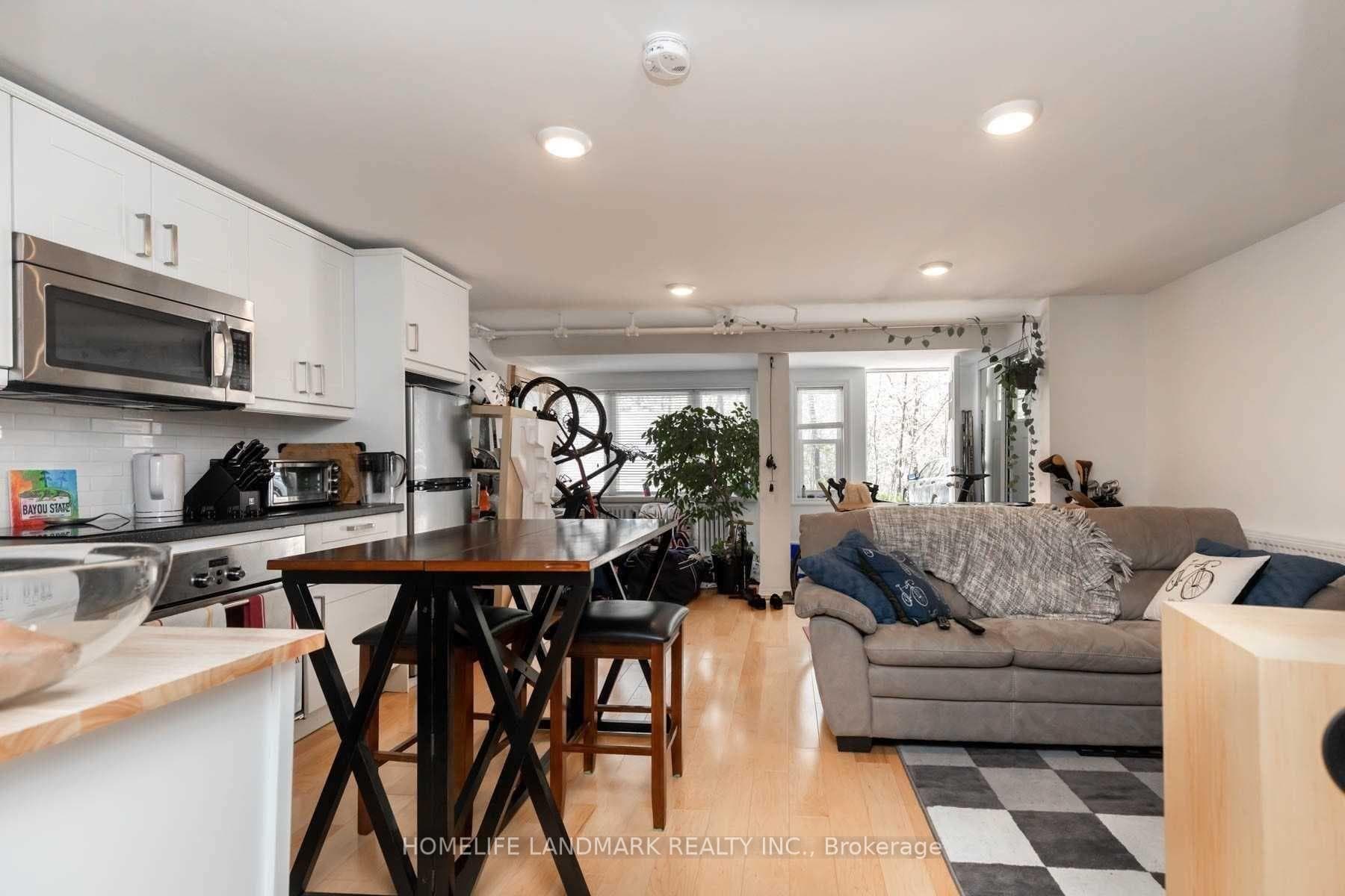 105 Chatsworth Drive Unit 3 photo 3