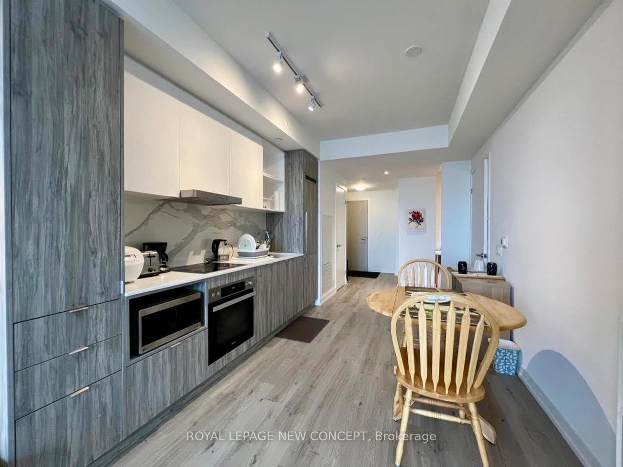 138 Downes Street Unit 7302 photo 16