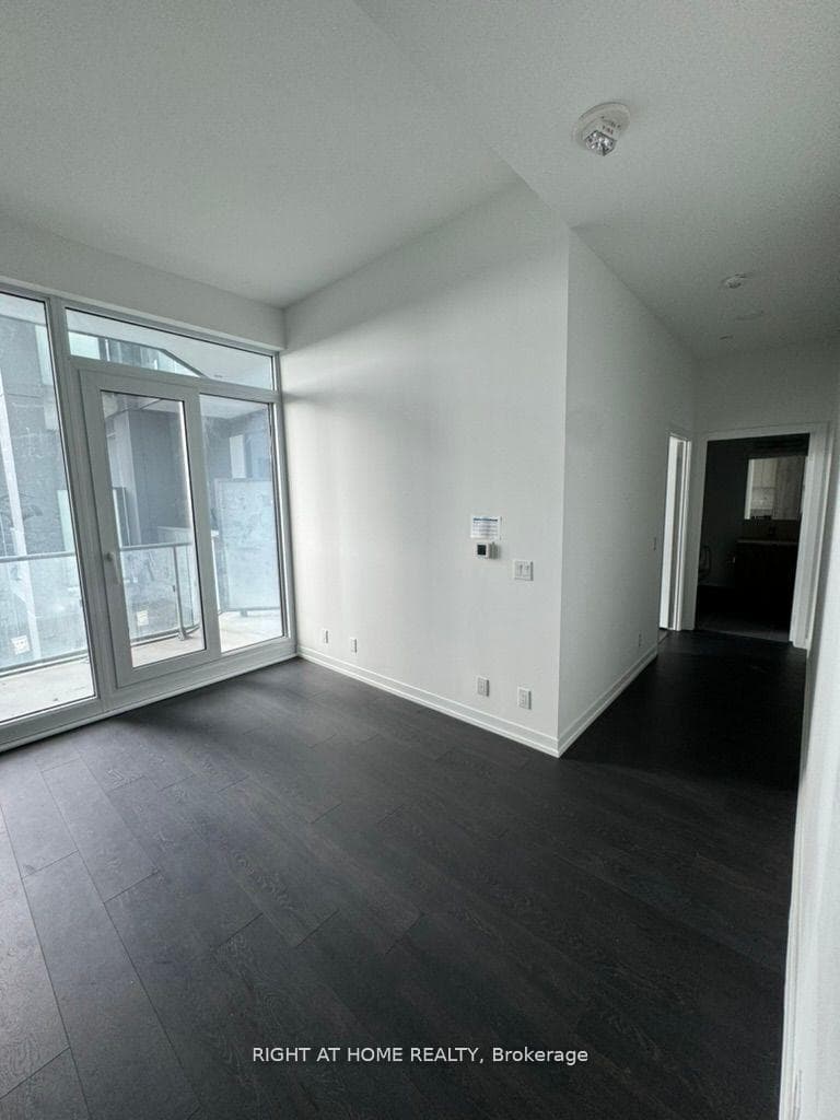 2020 Bathurst Street Unit 935 photo 4