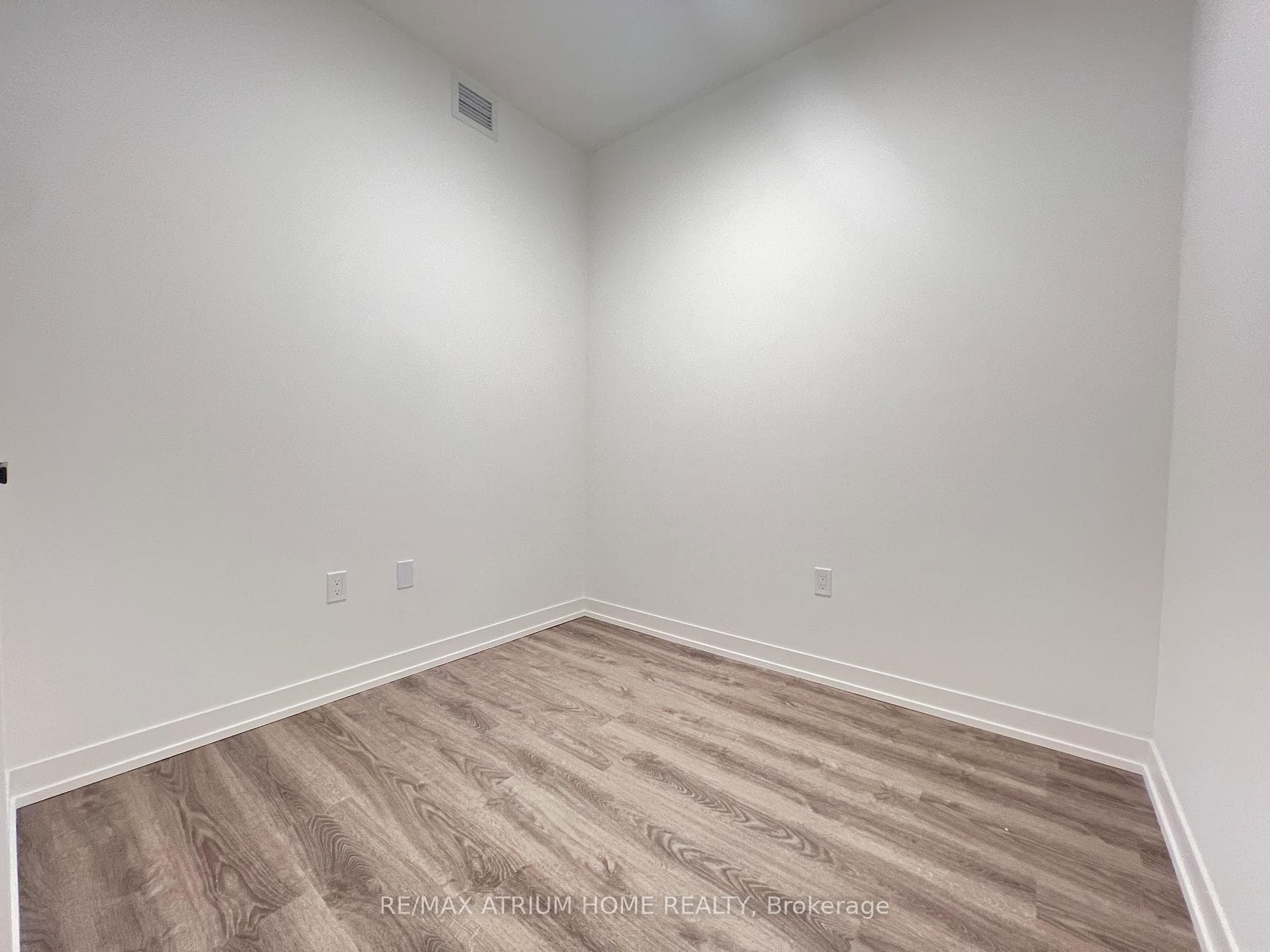 8 Interchange Way Unit 4815 photo 5