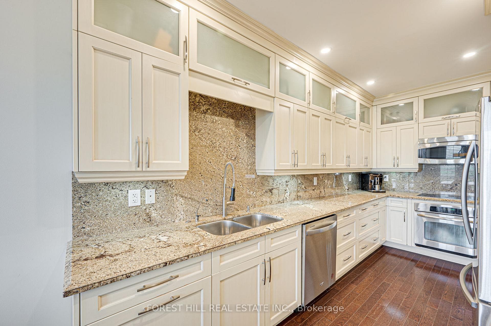 68 Mill River Drive photo 9