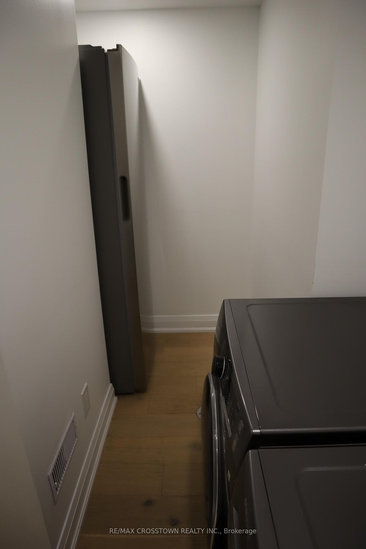 492 Greenwood Drive Unit B photo 5