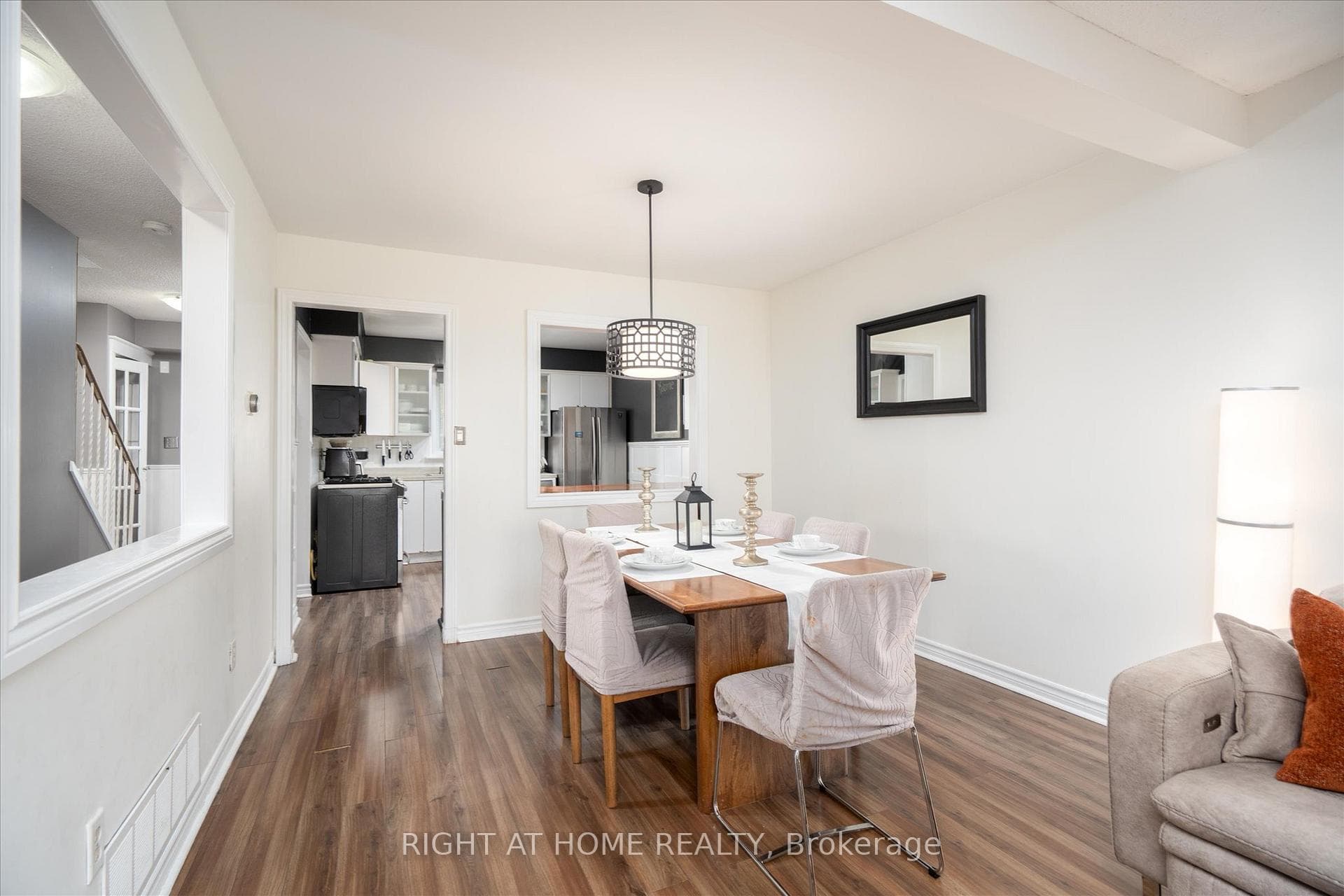1306 Fenelon Crescent photo 6