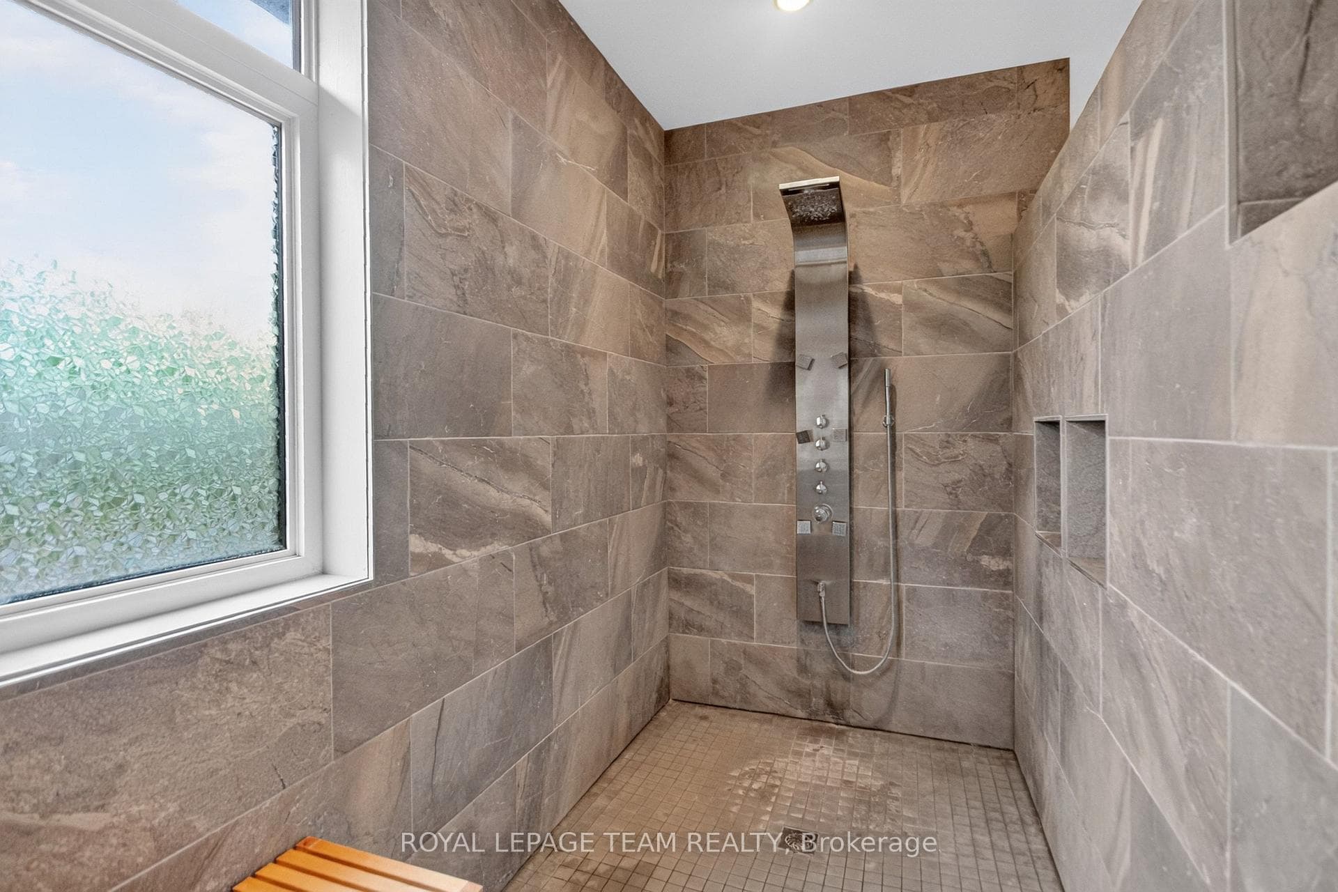 1801 CEDARLAKES Way photo 24