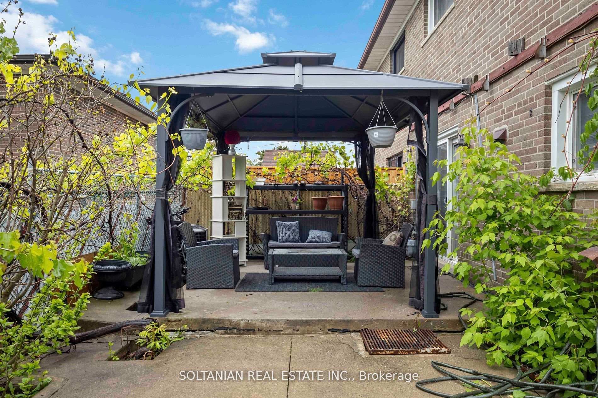 102 Elnathan Crescent photo 31
