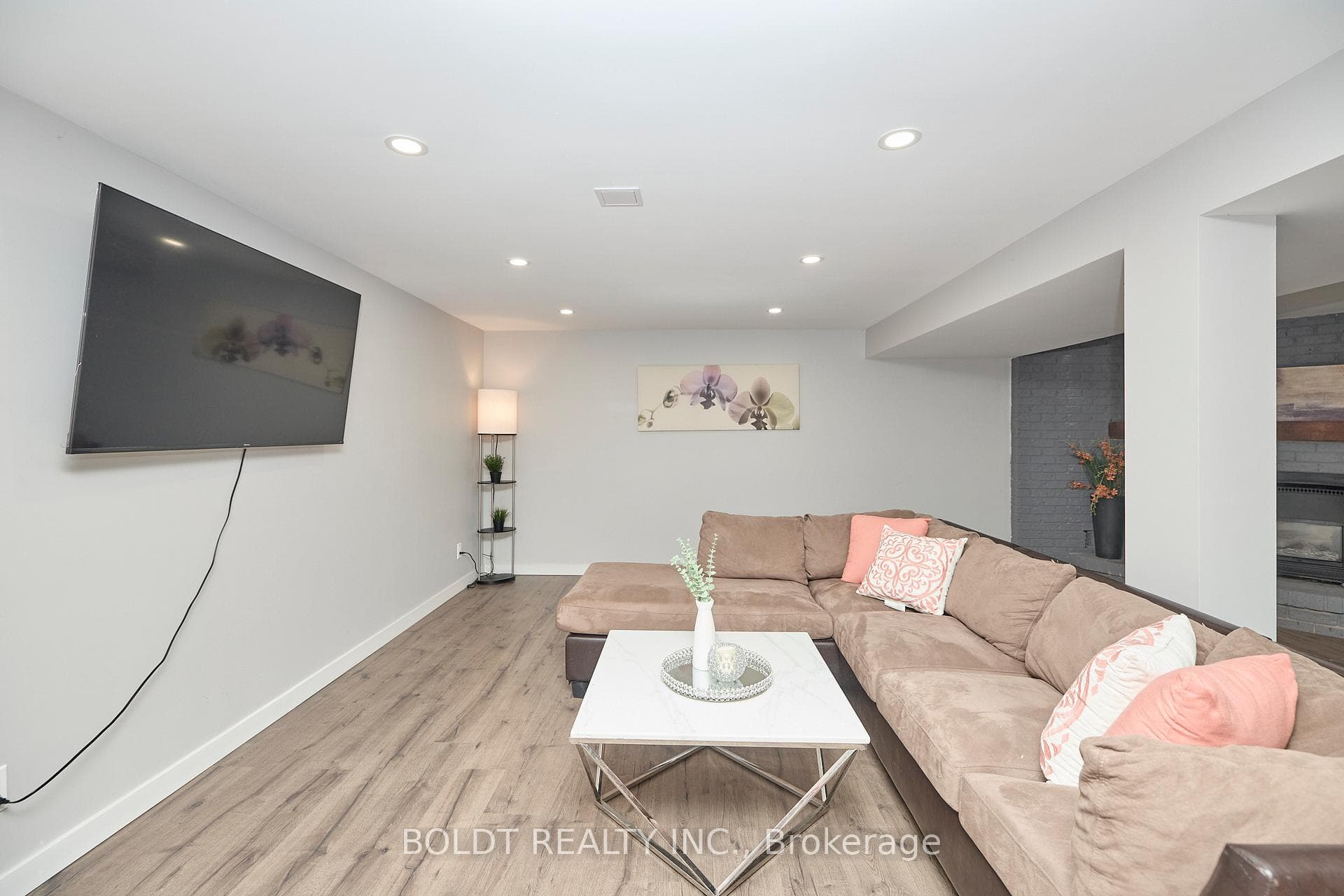 552 Lake Street photo 23