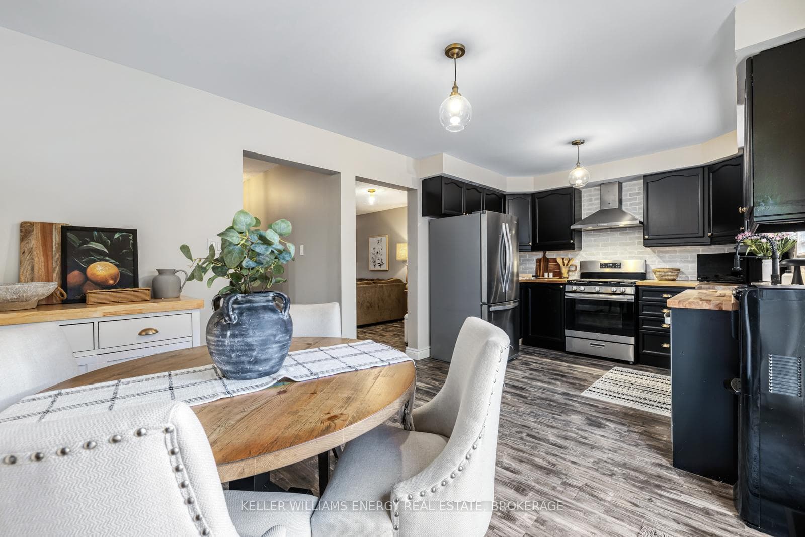 17 Fry Crescent photo 16