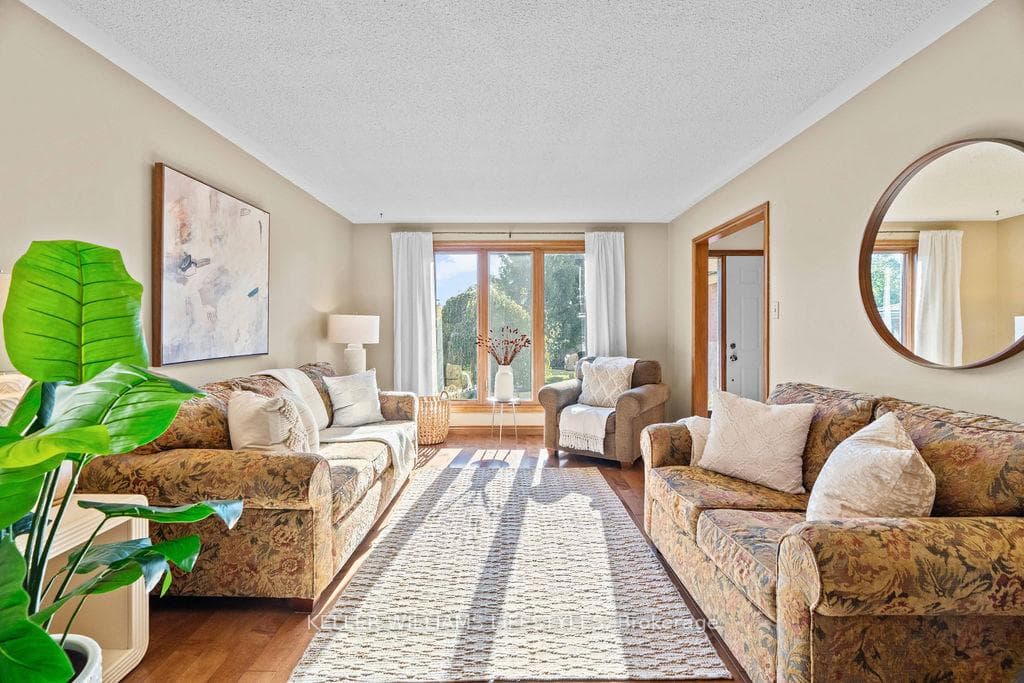 220 Suffolk Place photo 7